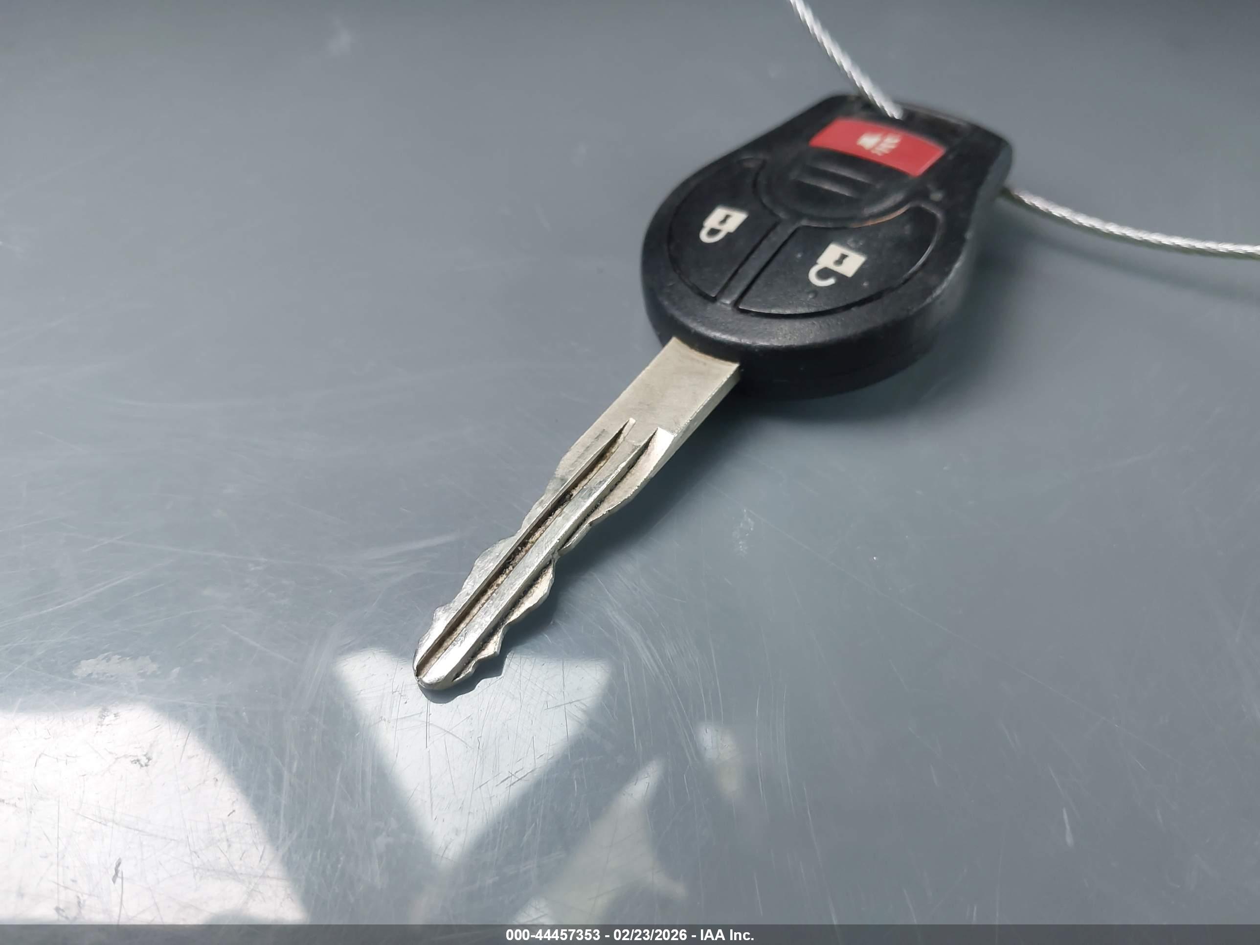 NISSAN VERSA image 11