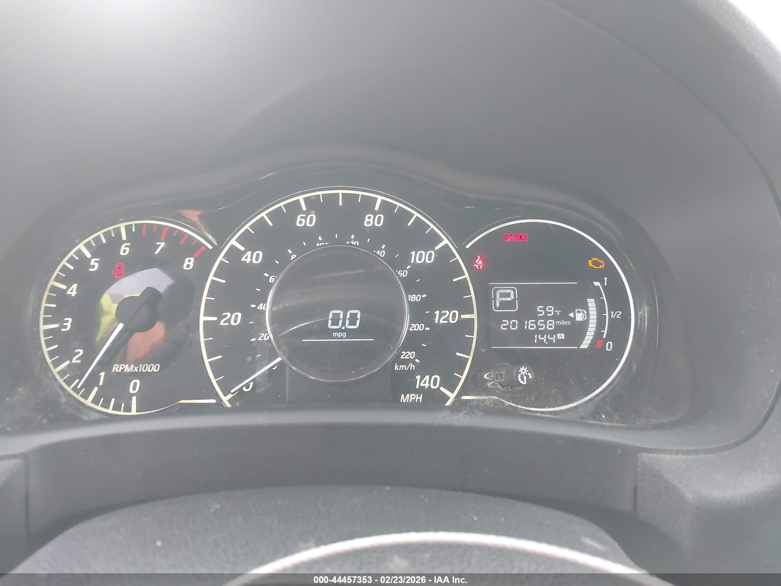 NISSAN VERSA image 7