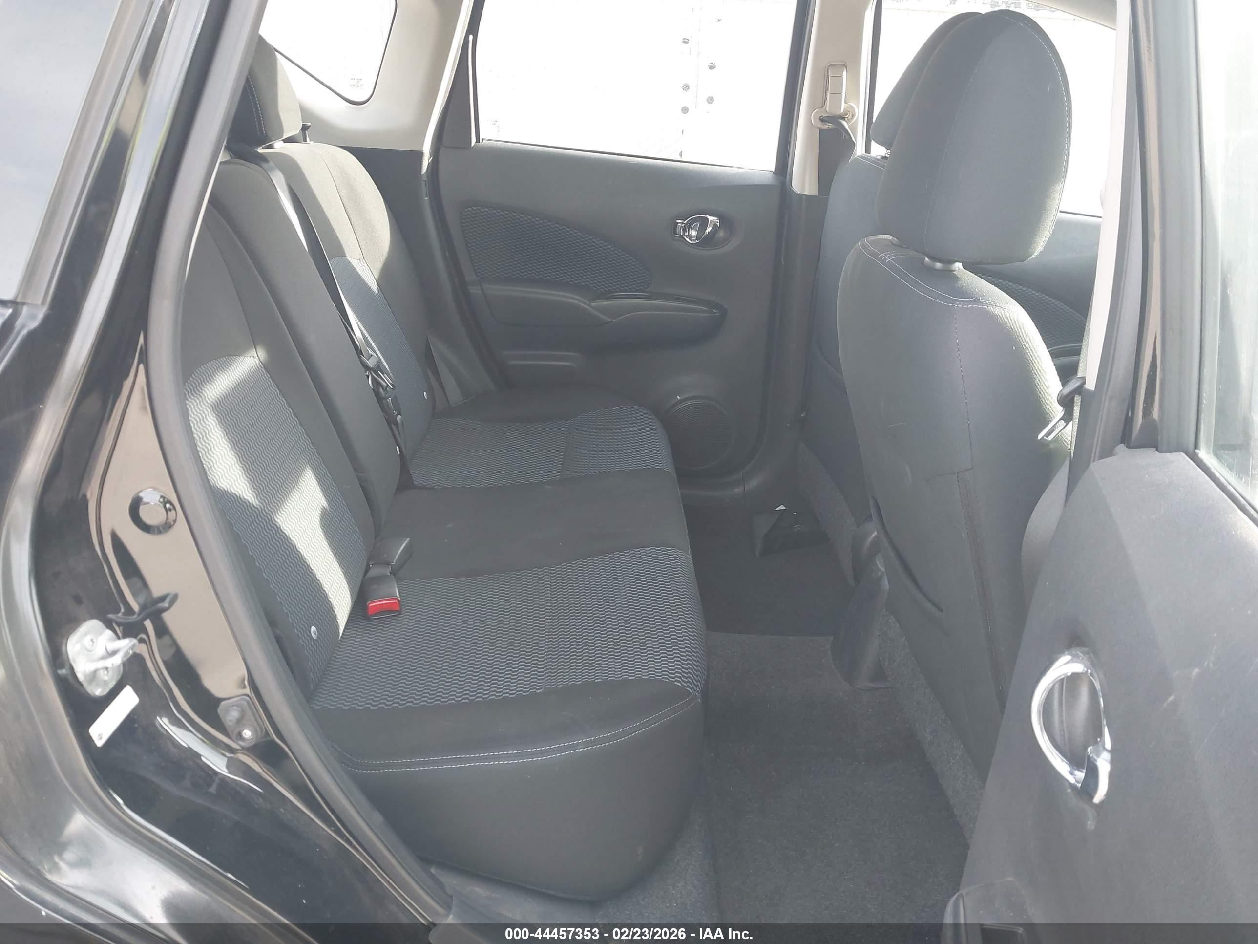 NISSAN VERSA image 8