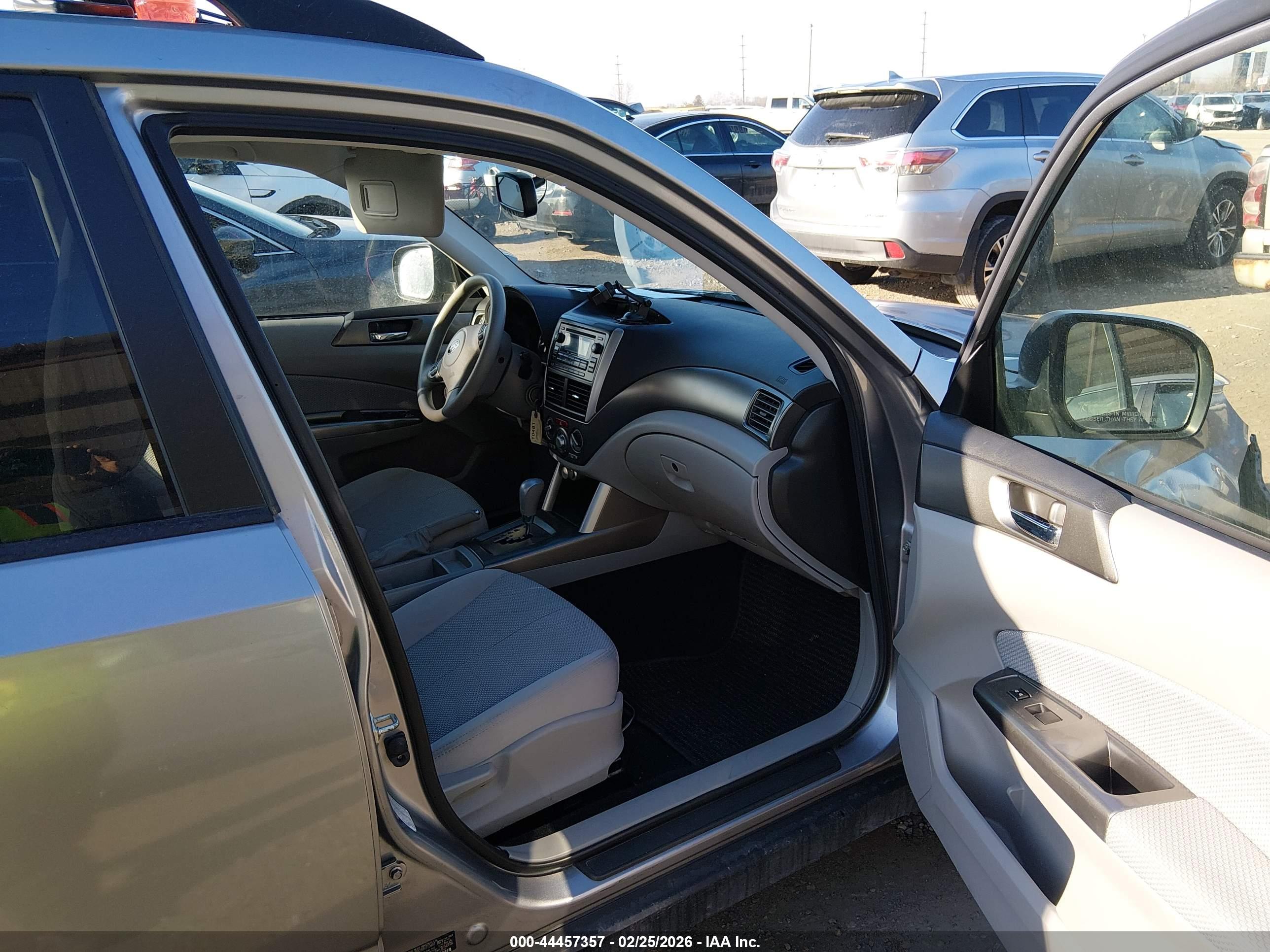 SUBARU FORESTER image 5