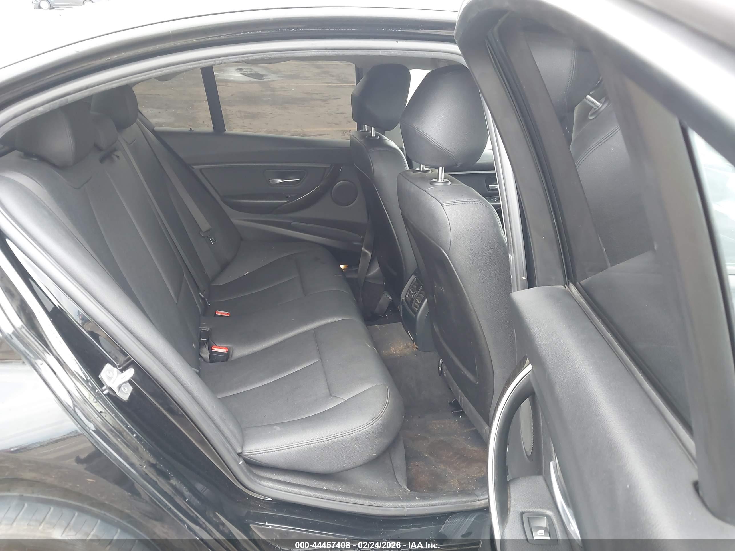 BMW 320I image 8