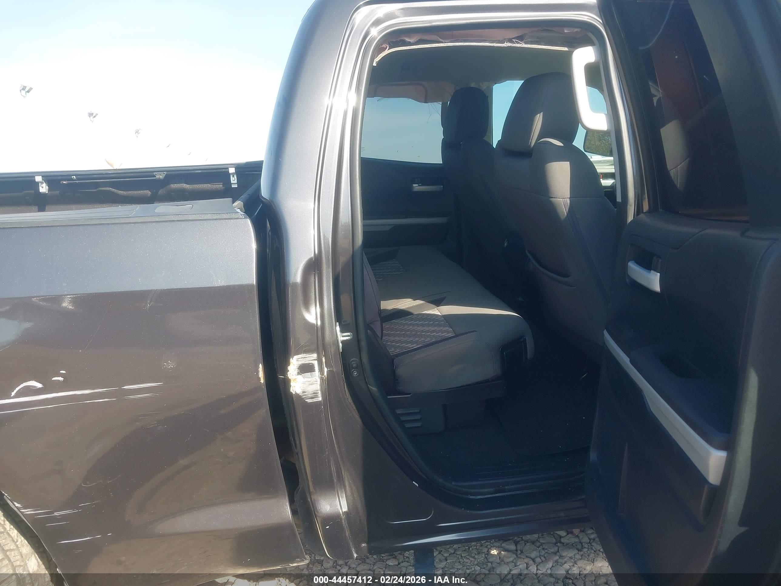 TOYOTA TUNDRA image 8