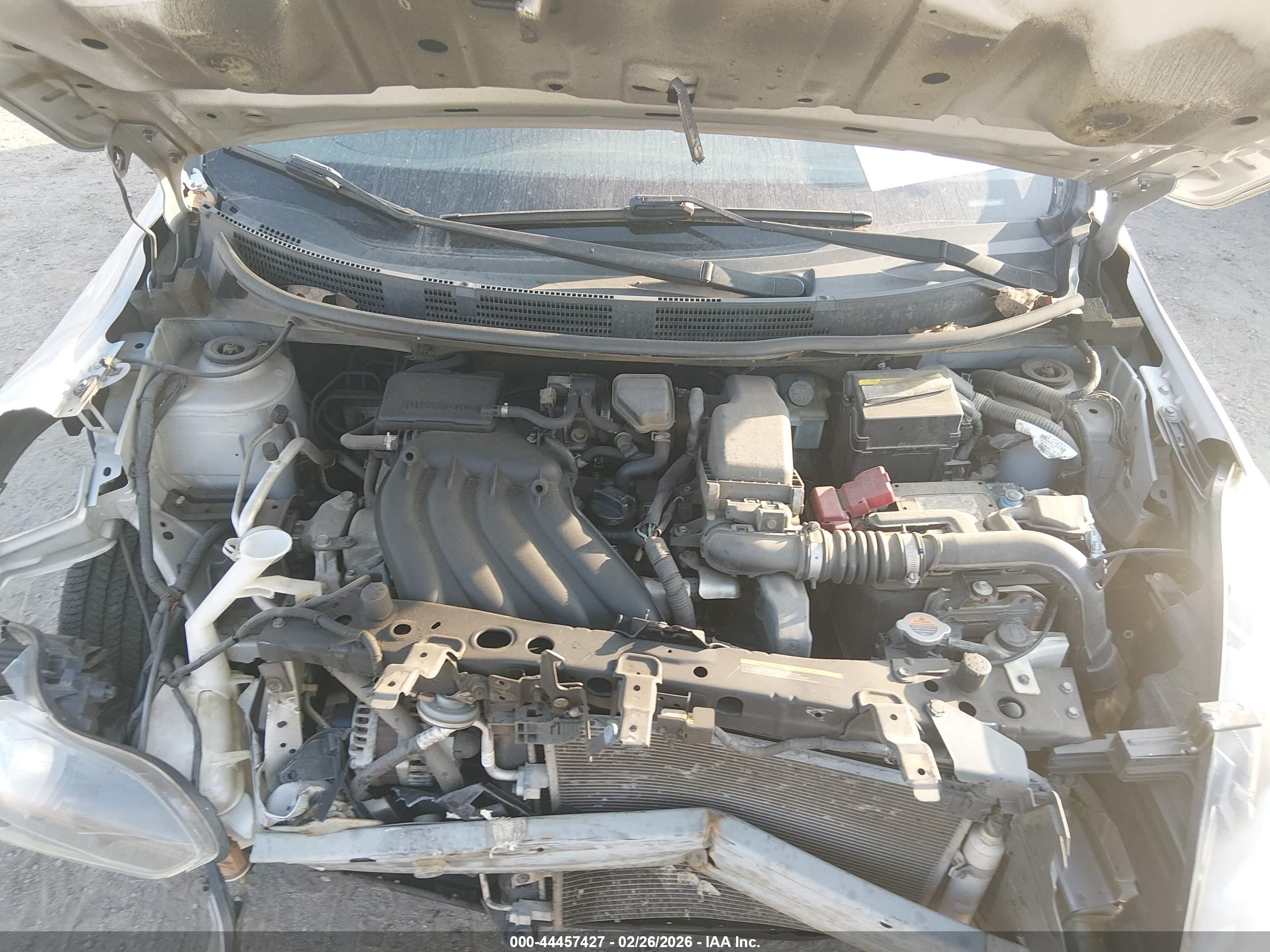 NISSAN VERSA image 10