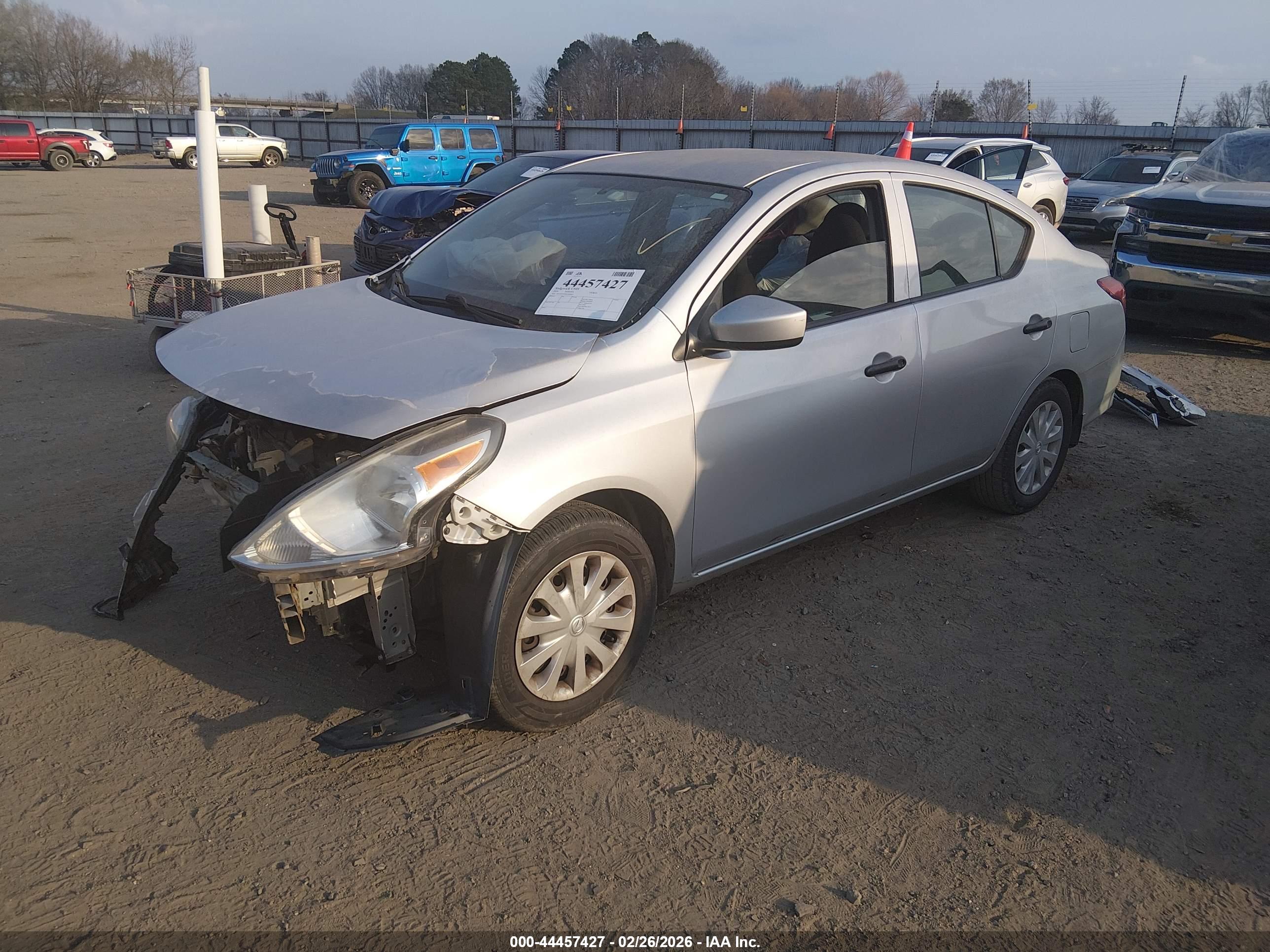 NISSAN VERSA image 2