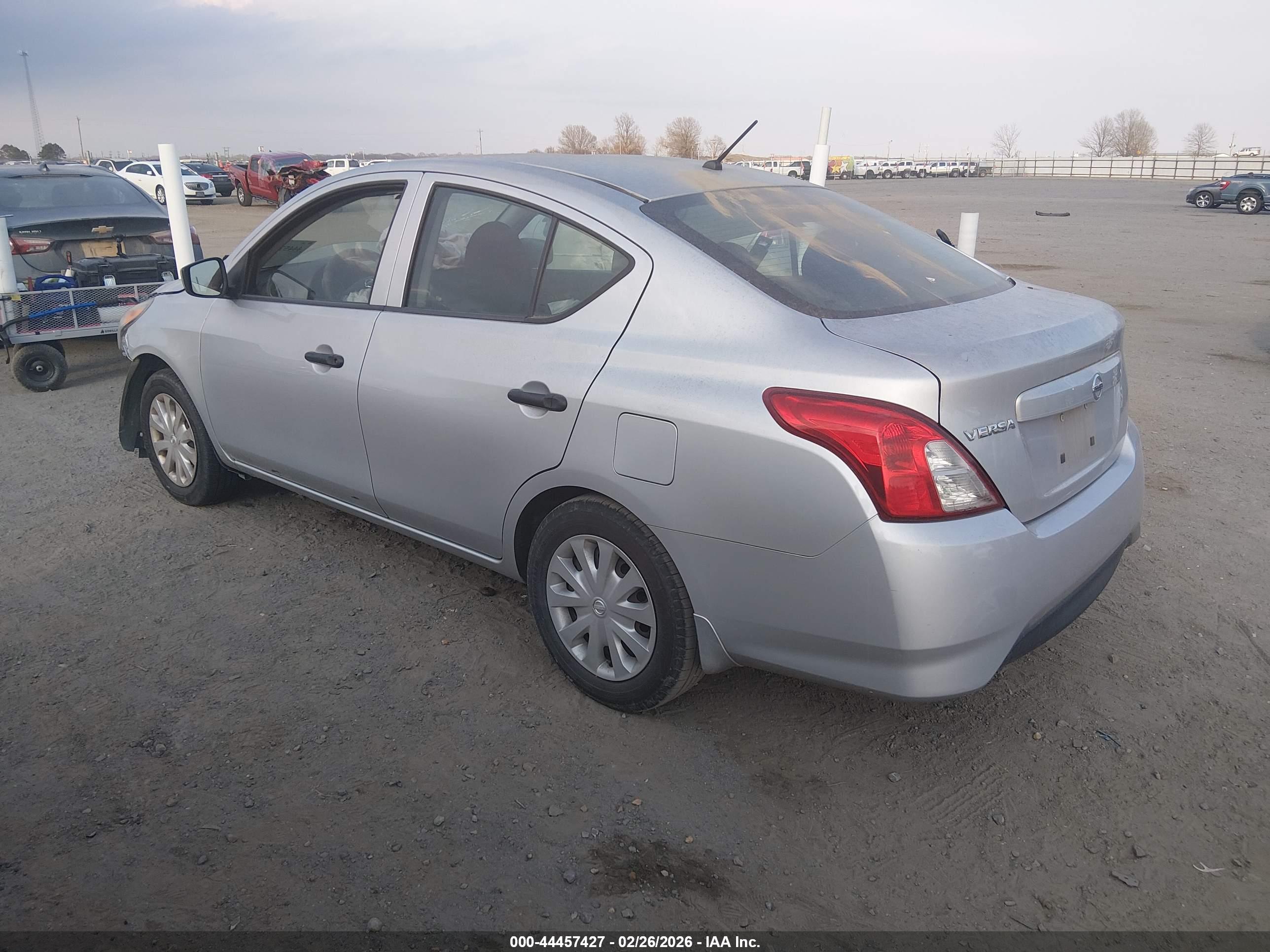 NISSAN VERSA image 3