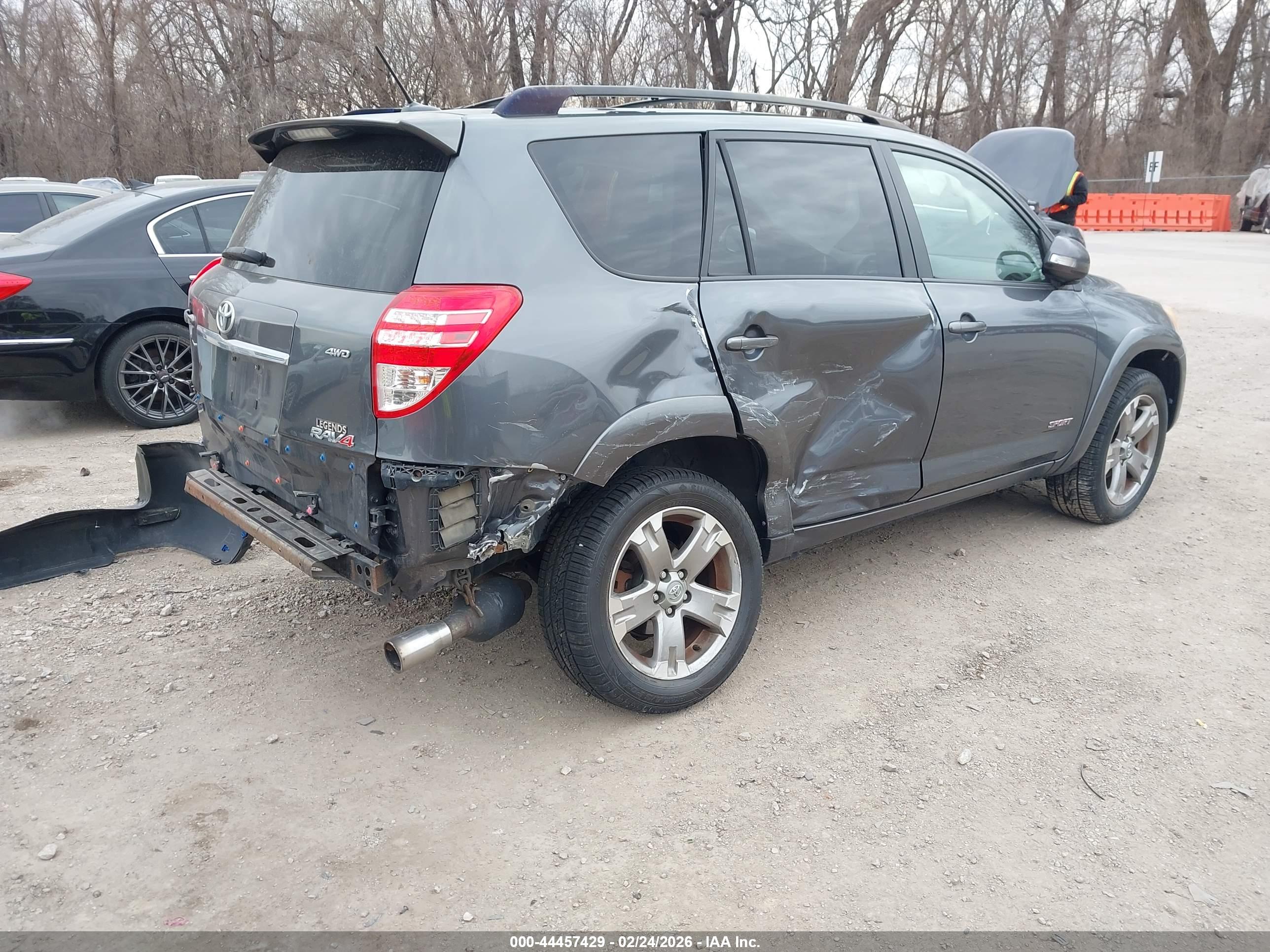 TOYOTA RAV4 image 4