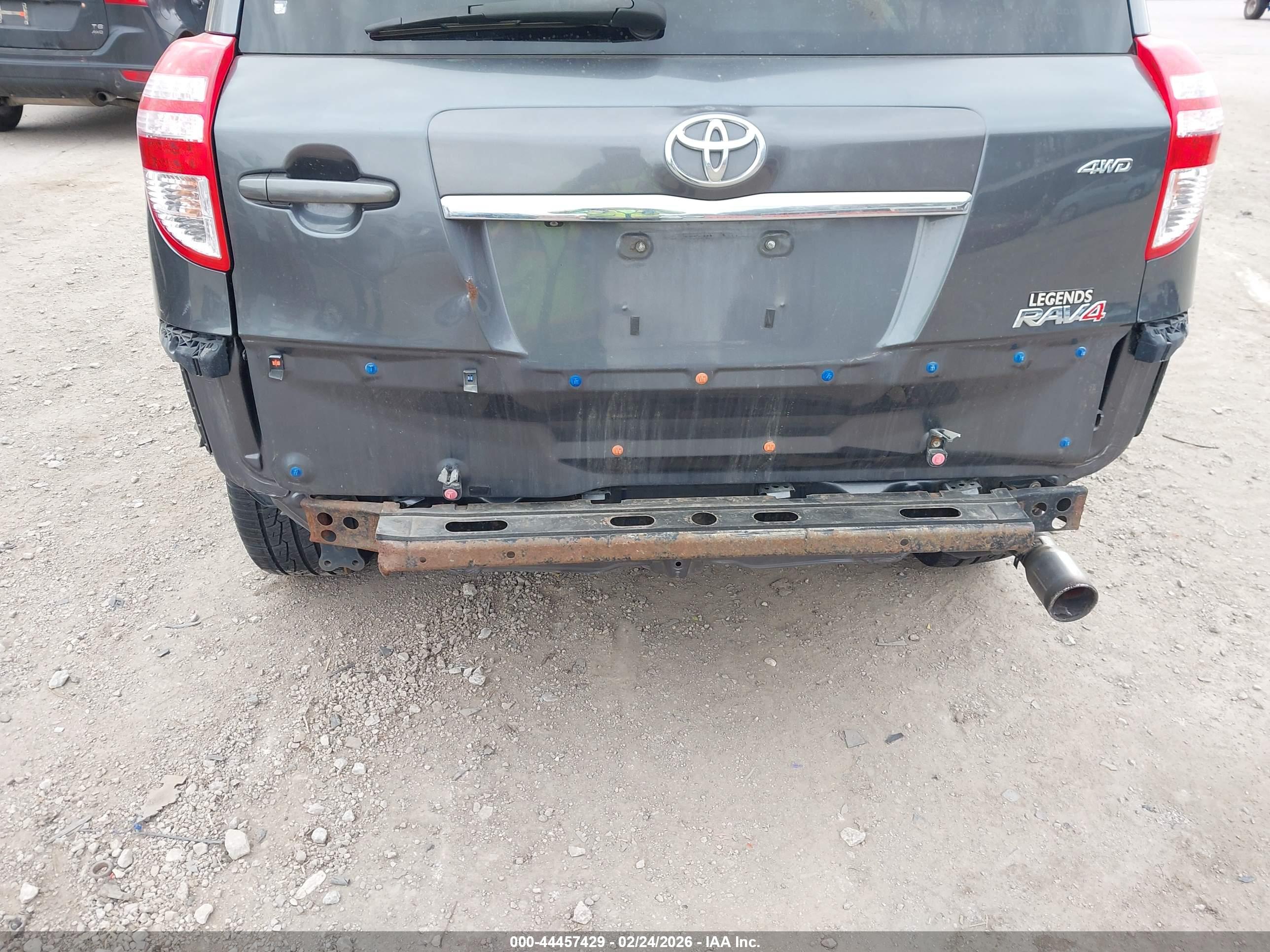 TOYOTA RAV4 image 6
