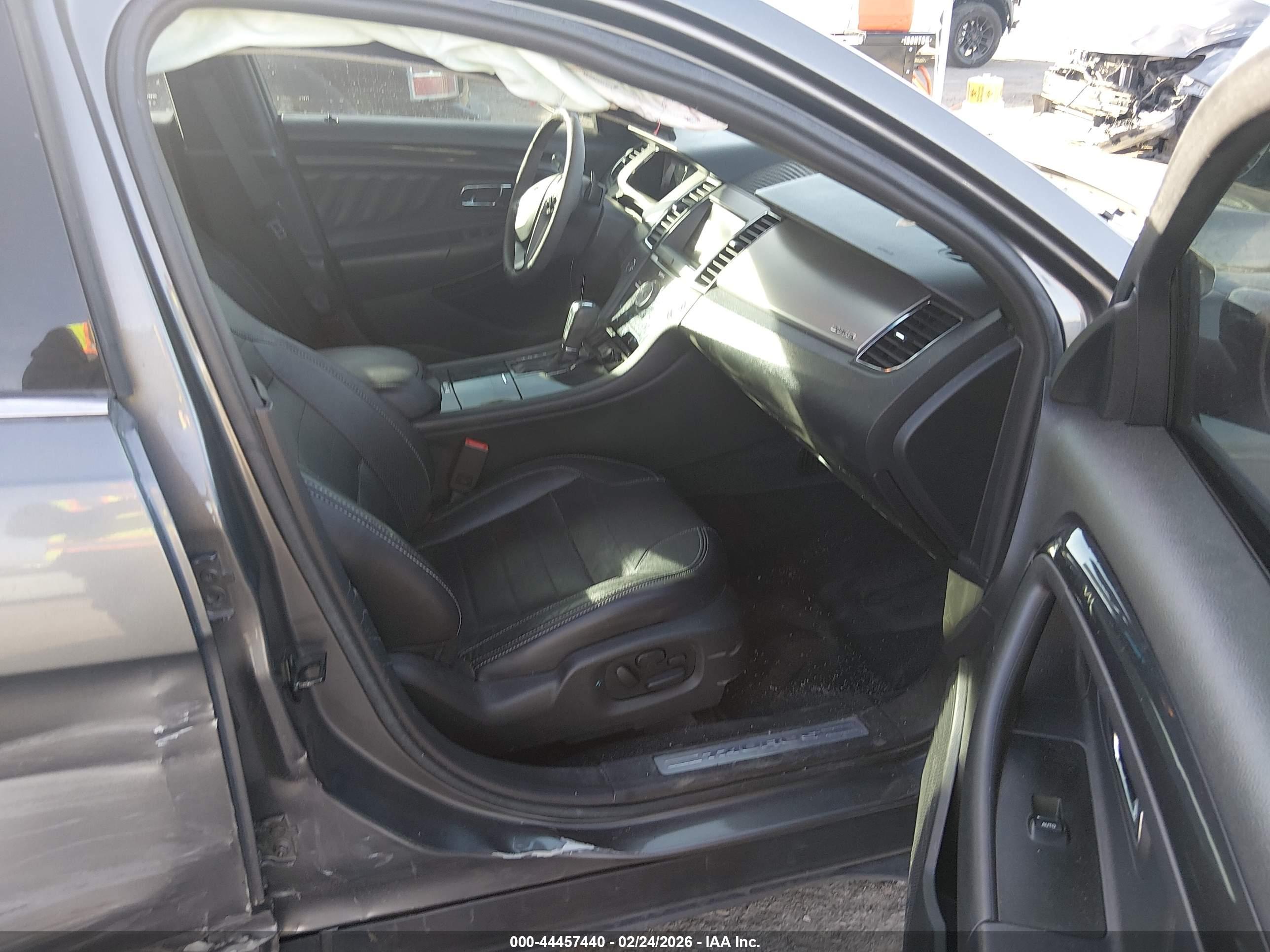 FORD TAURUS image 5