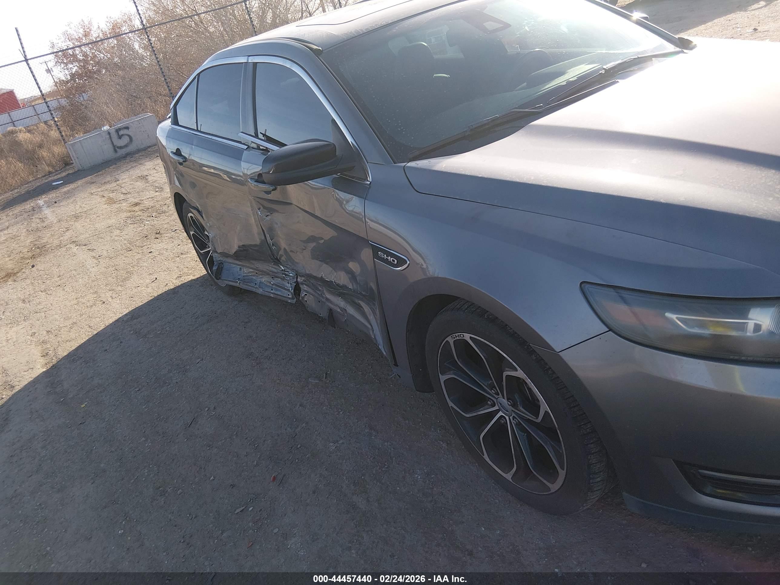 FORD TAURUS image 6