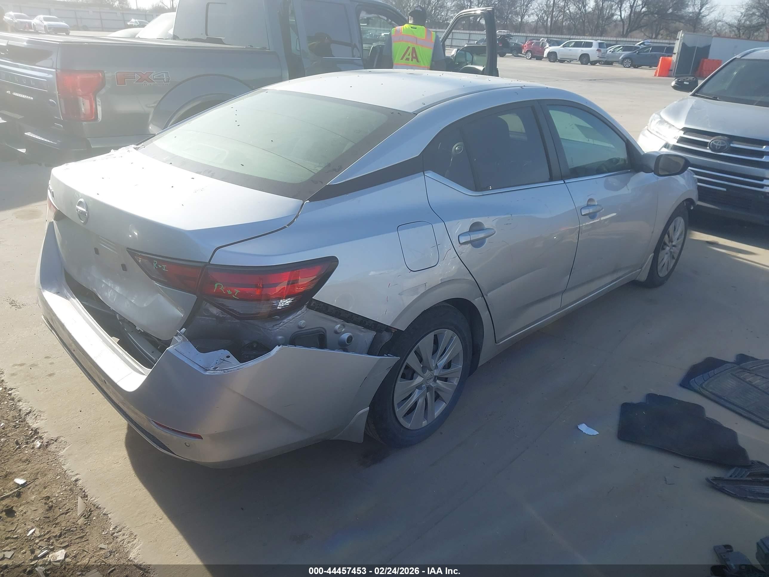 NISSAN SENTRA image 4