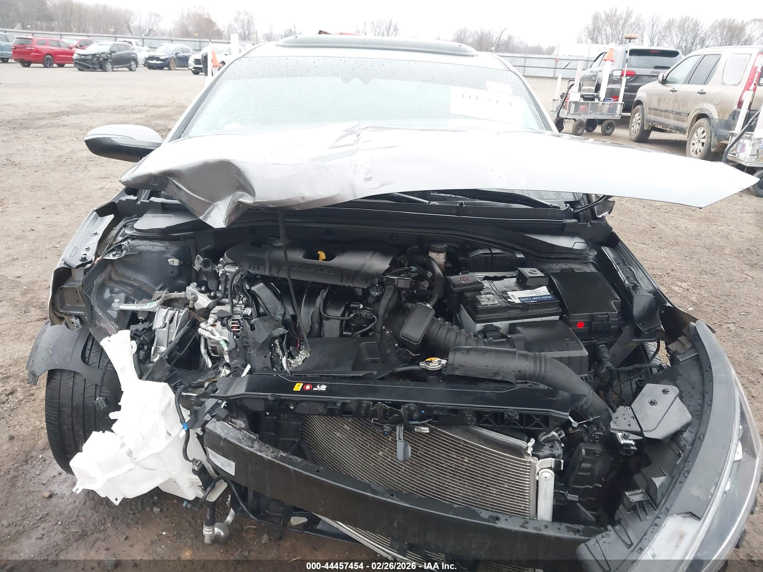 HYUNDAI ELANTRA image 10