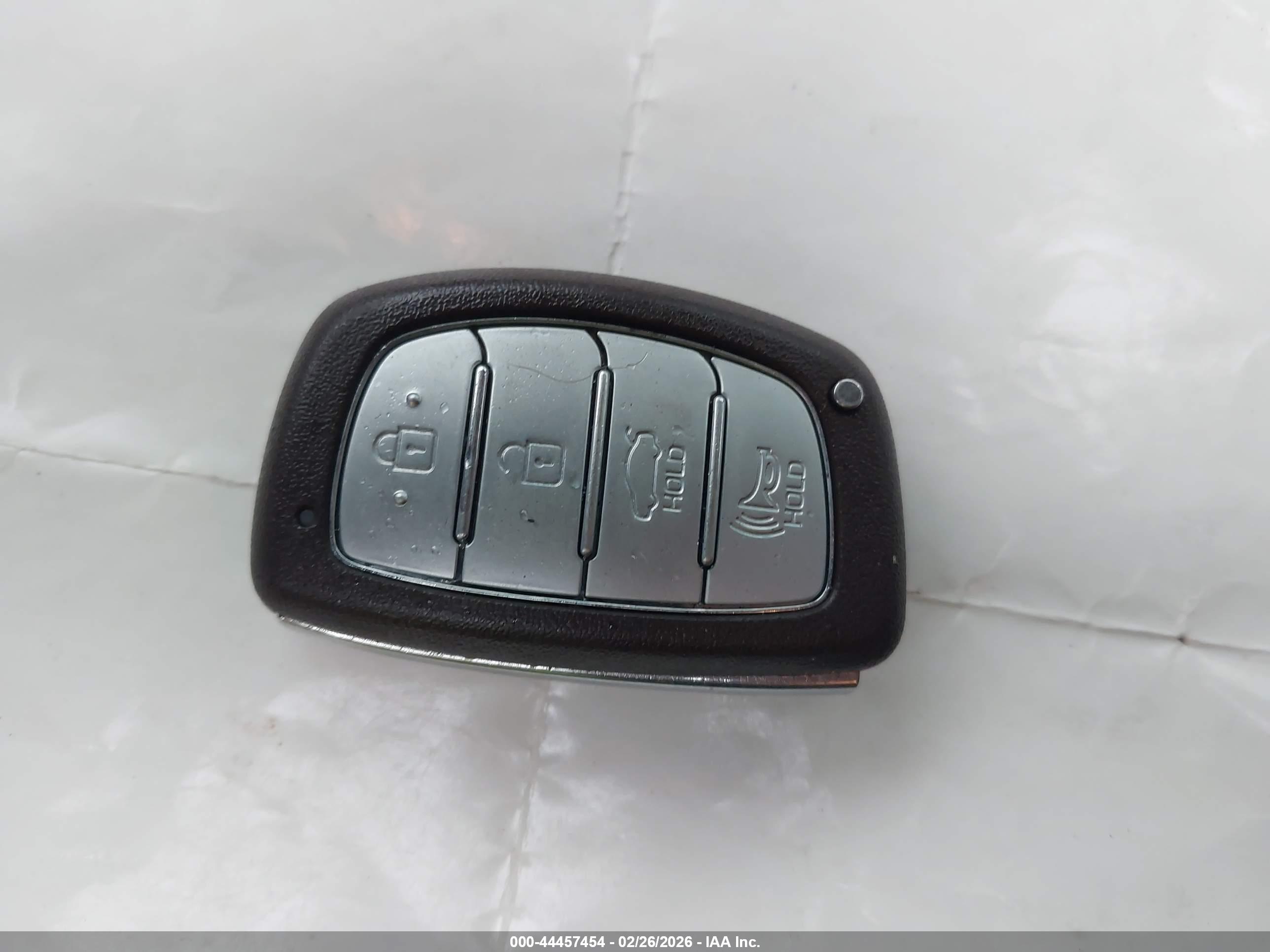 HYUNDAI ELANTRA image 11
