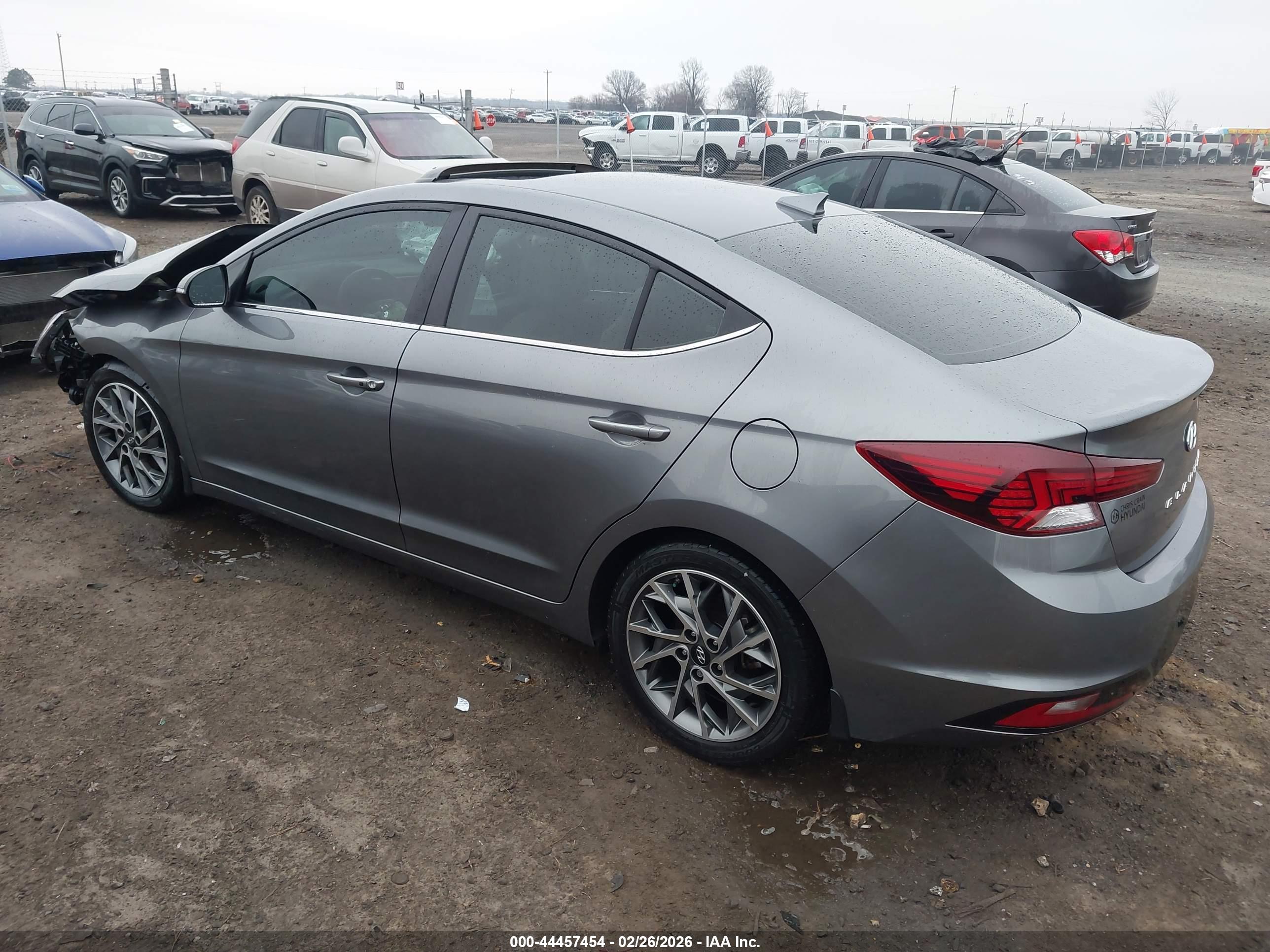 HYUNDAI ELANTRA image 3