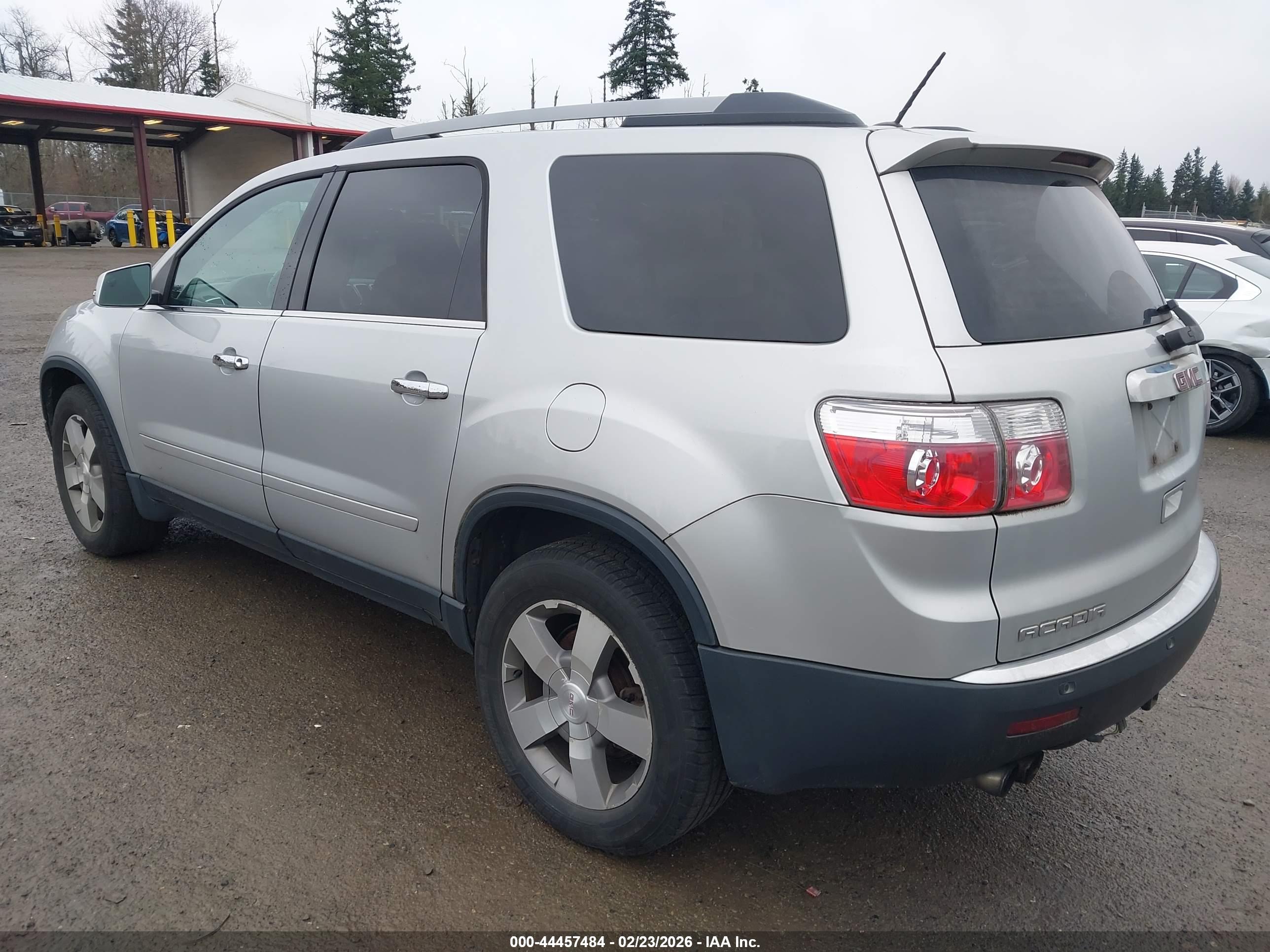 GMC ACADIA image 3
