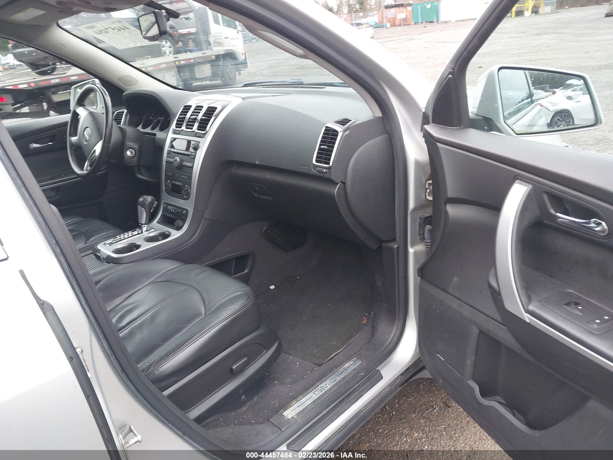 GMC ACADIA image 5