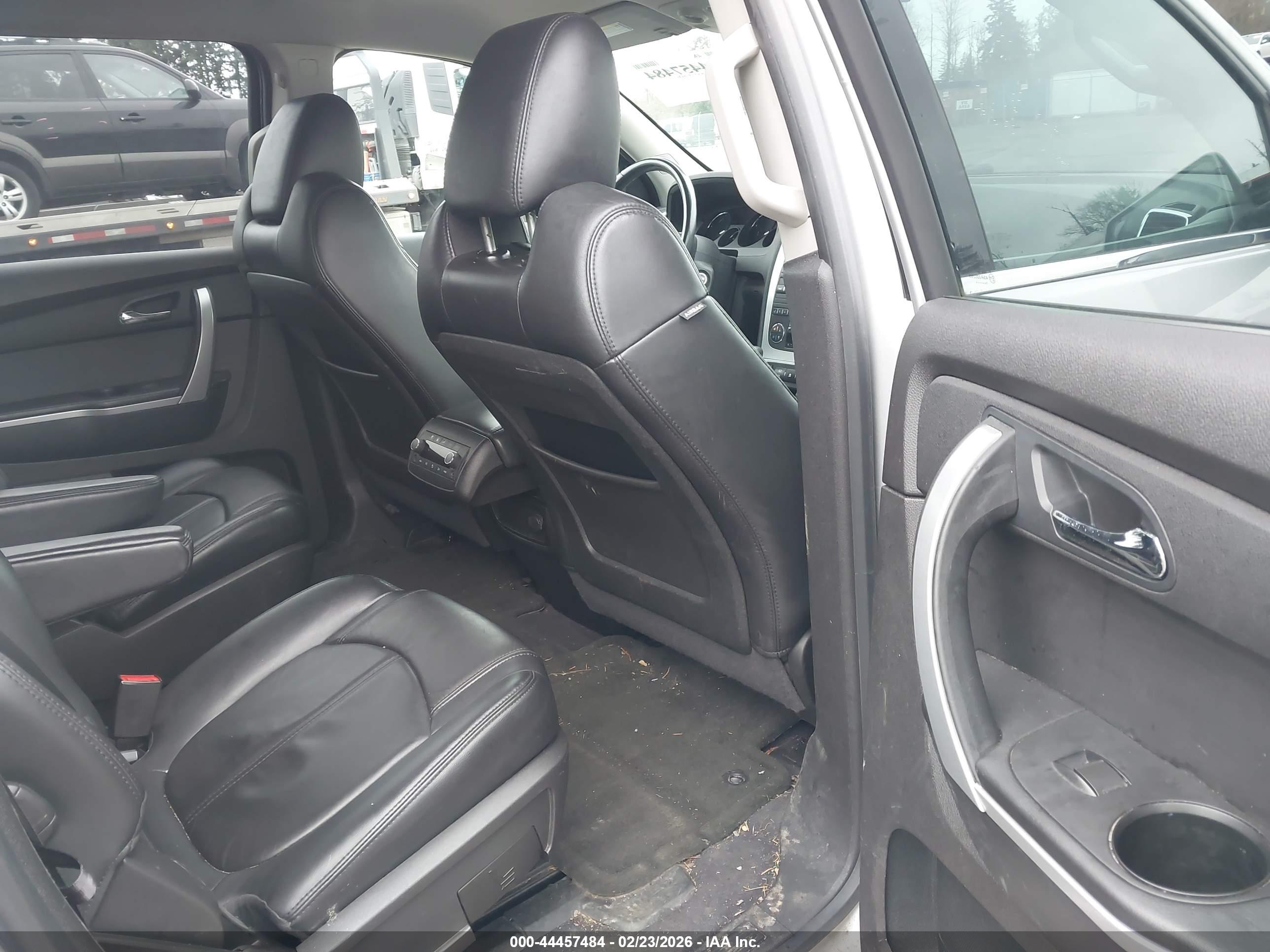 GMC ACADIA image 8