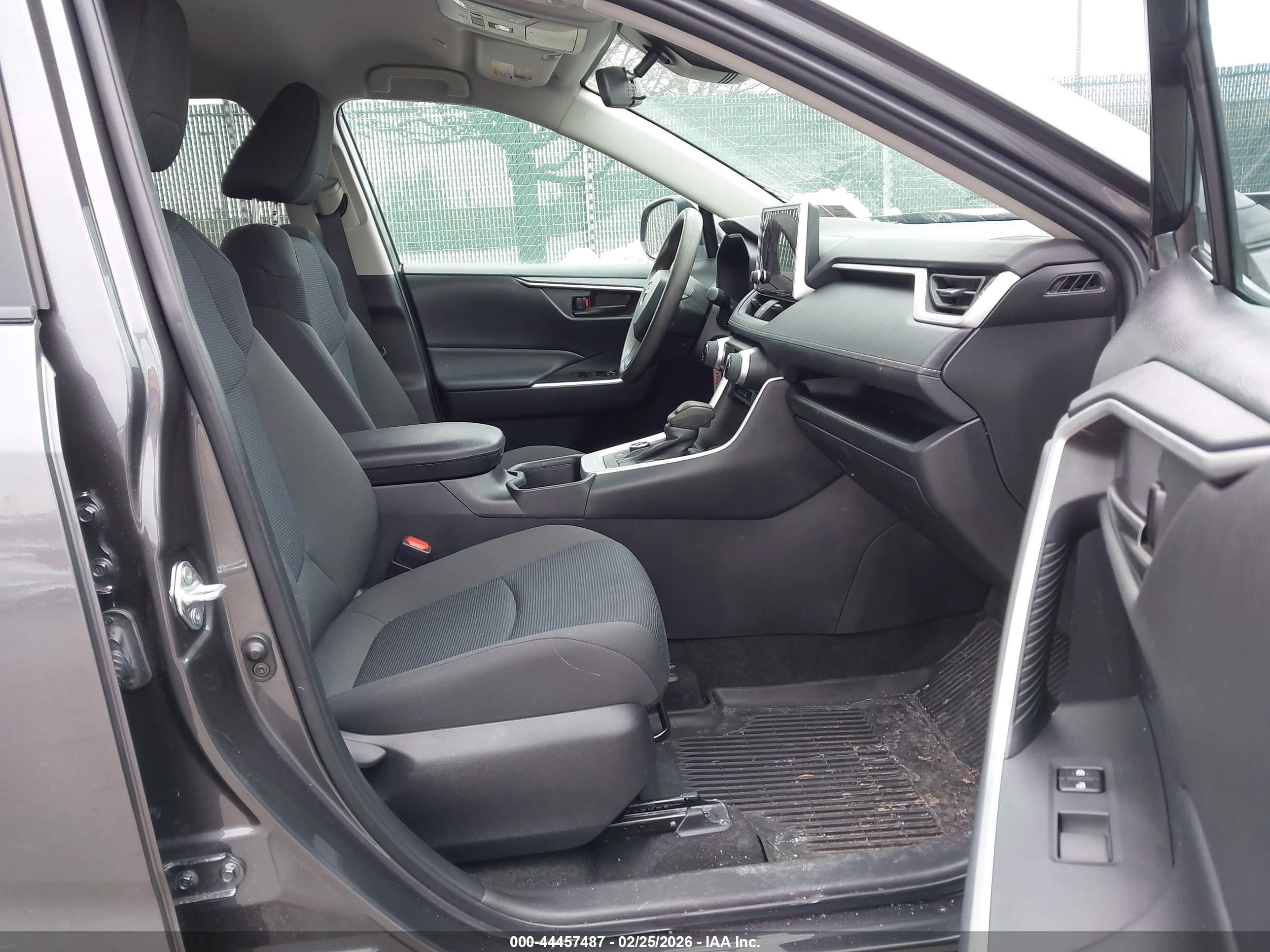 TOYOTA RAV4 image 5