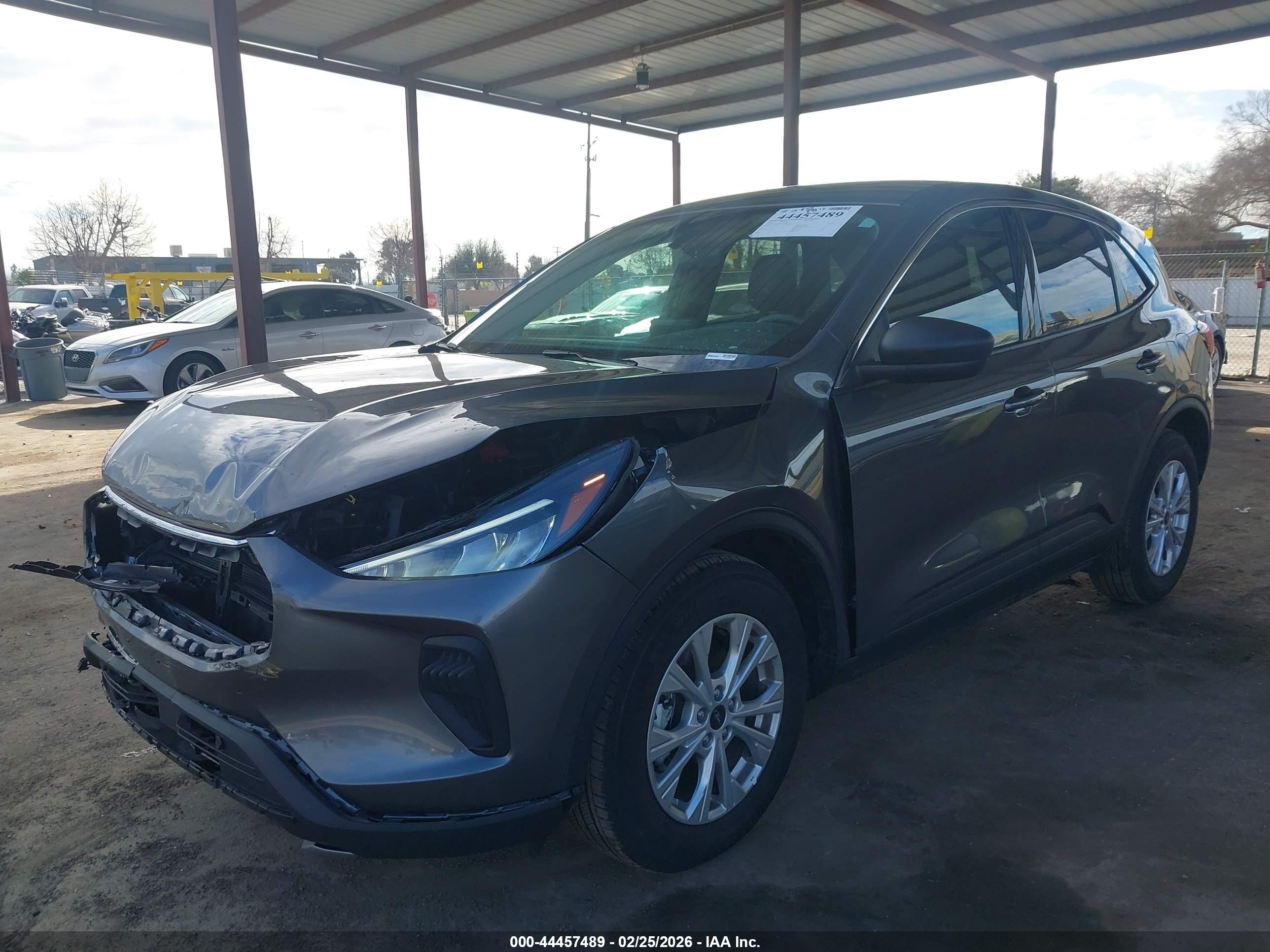 FORD ESCAPE image 2