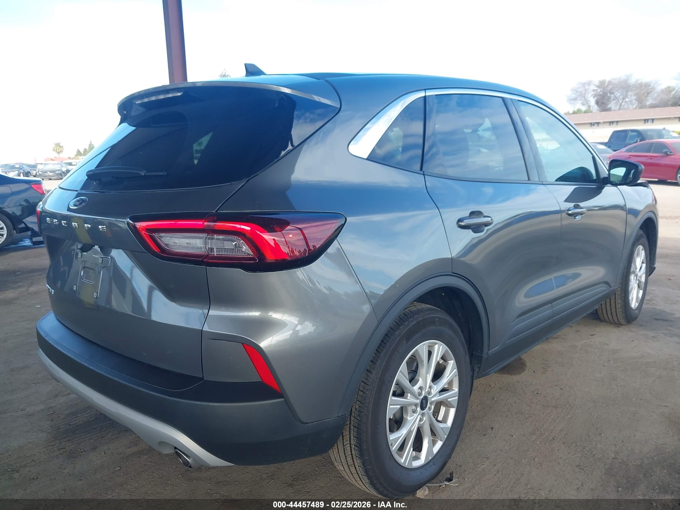FORD ESCAPE image 4