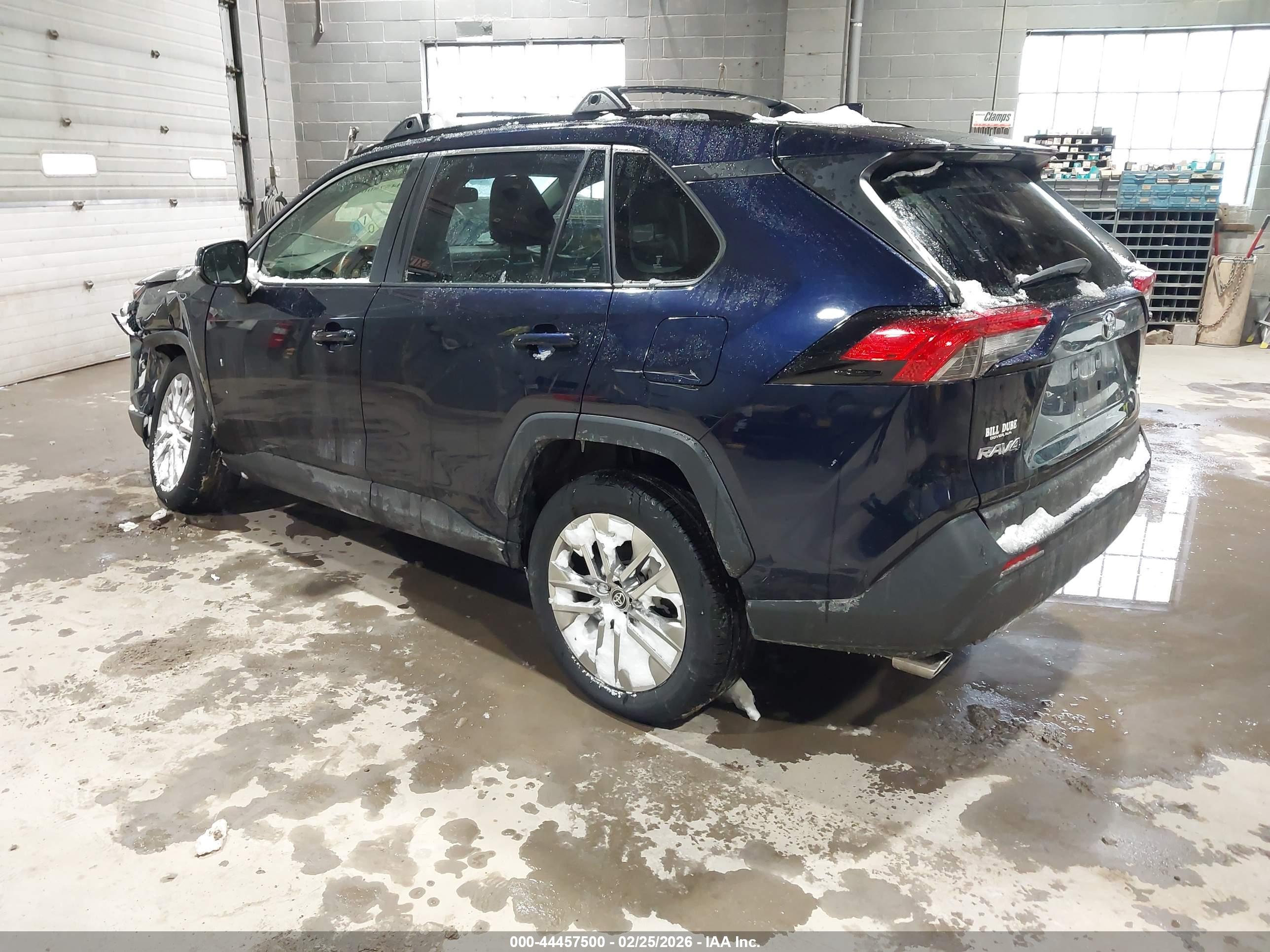 TOYOTA RAV4 image 3