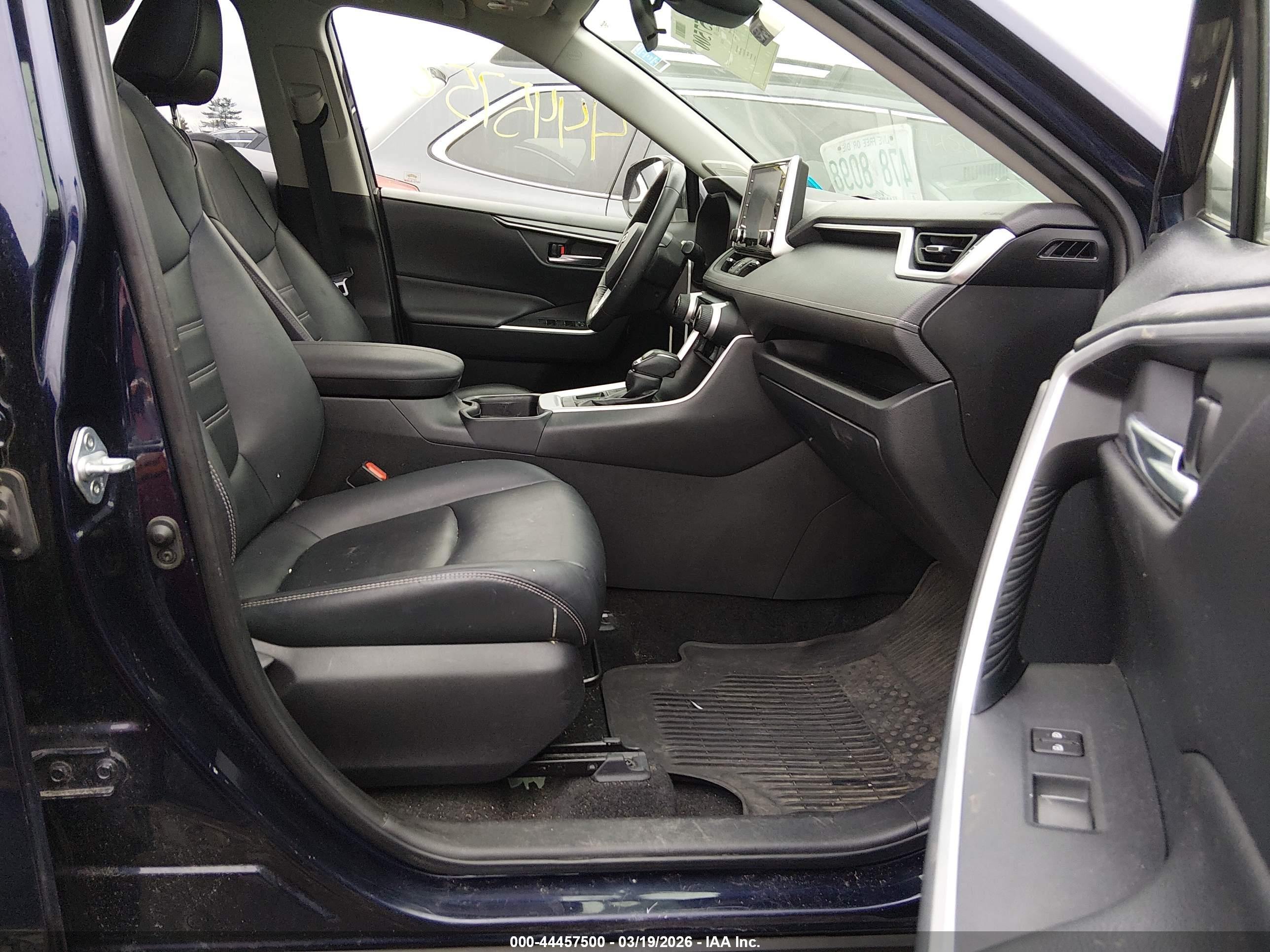 TOYOTA RAV4 image 5