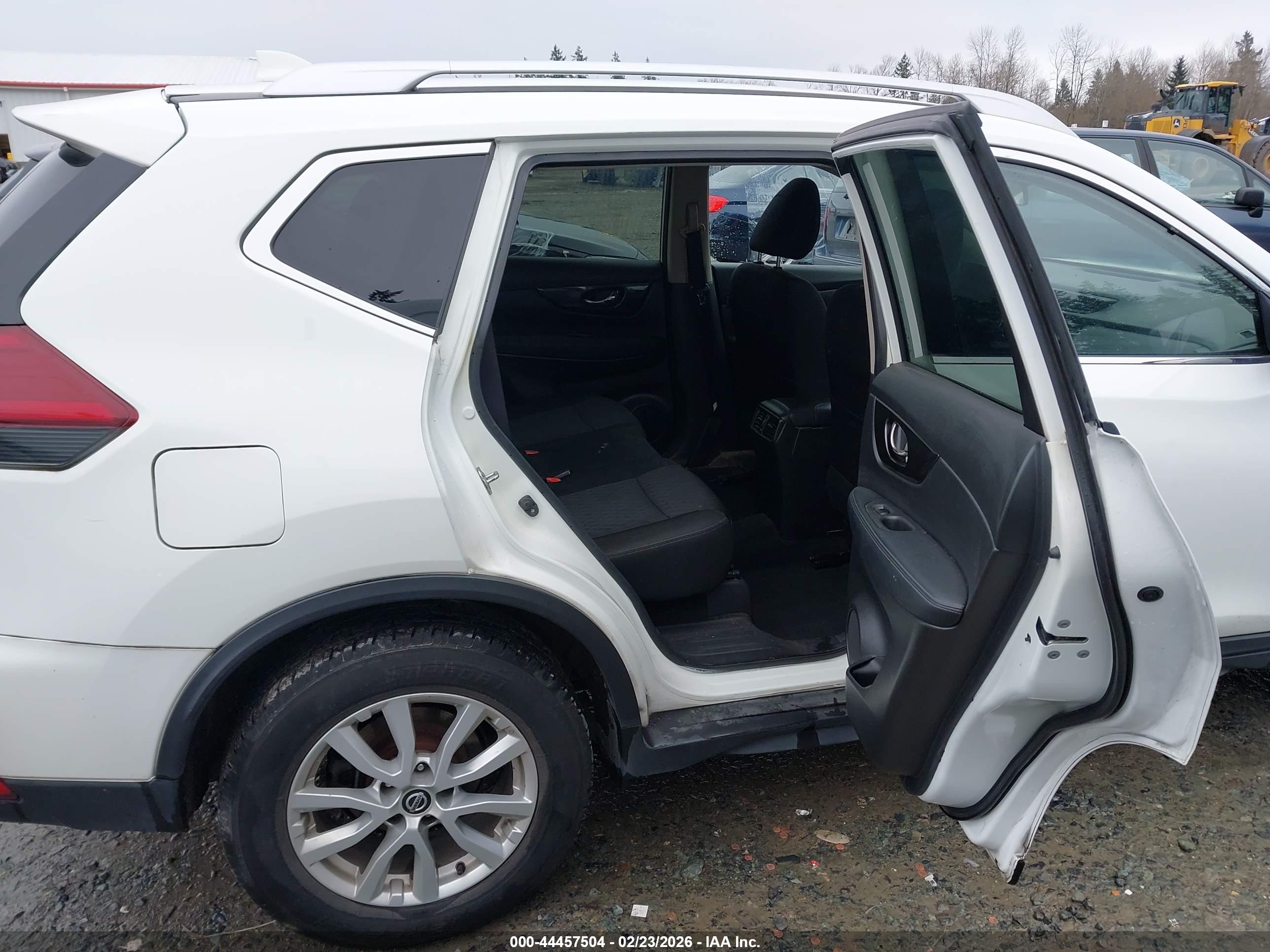 NISSAN ROGUE image 8