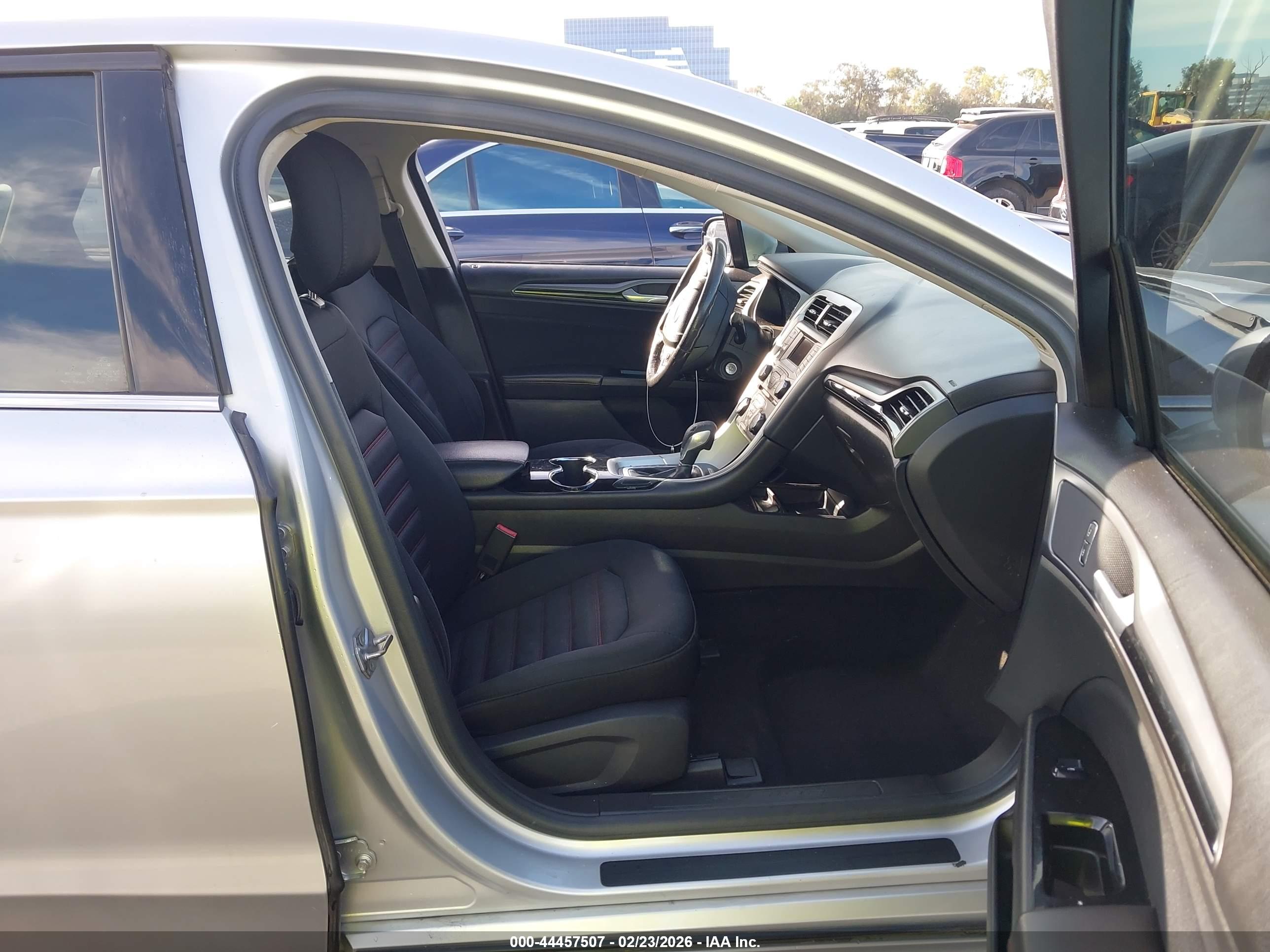 FORD FUSION image 5