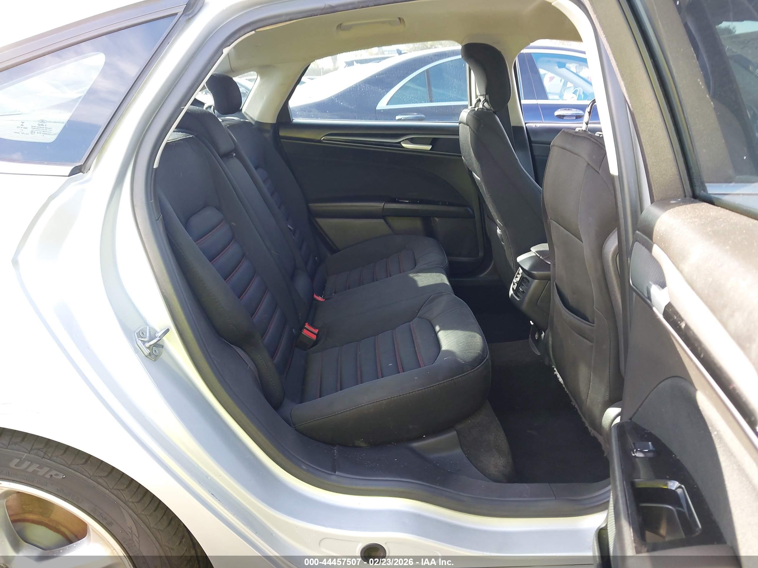 FORD FUSION image 8