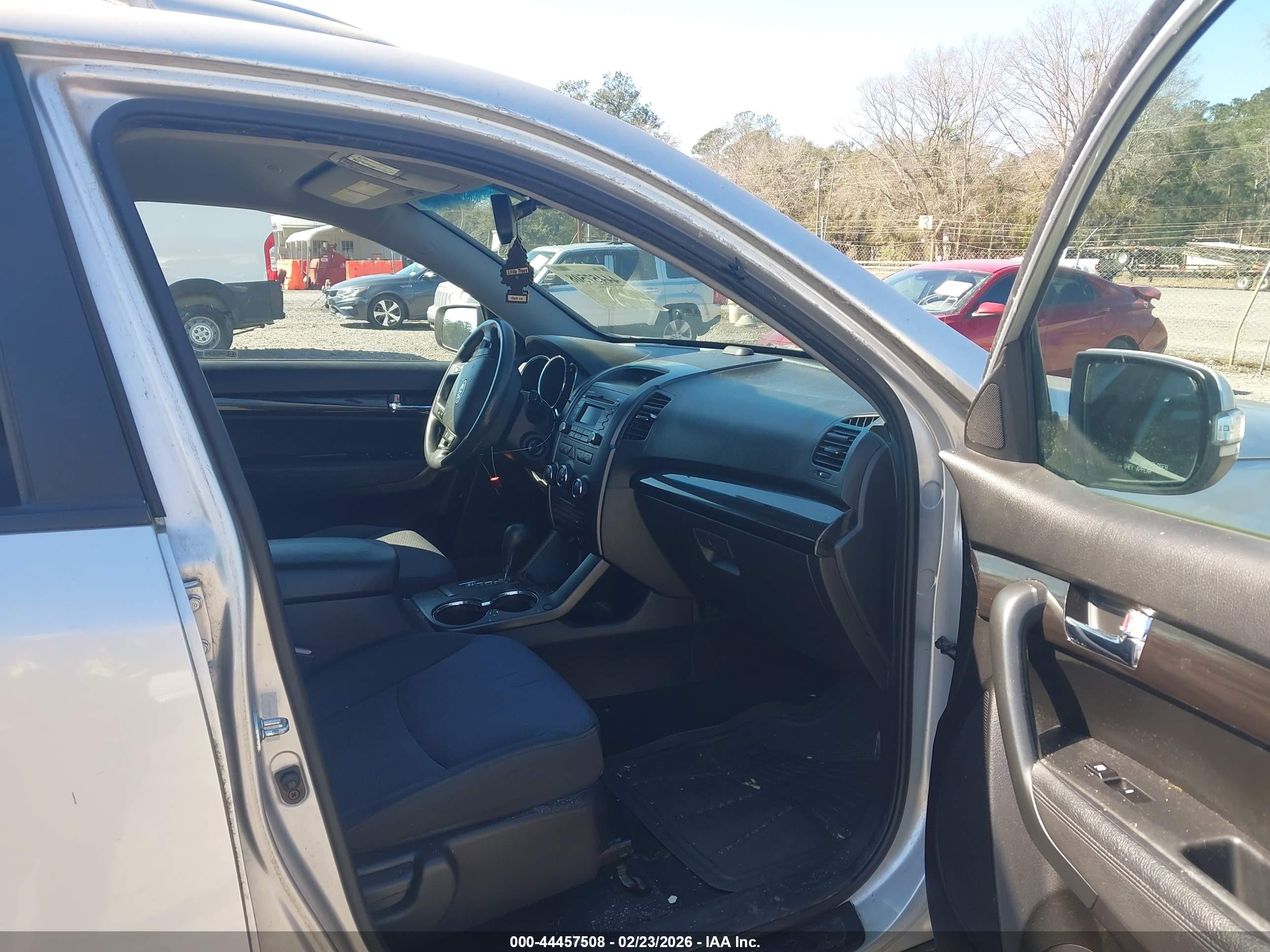 KIA SORENTO image 5