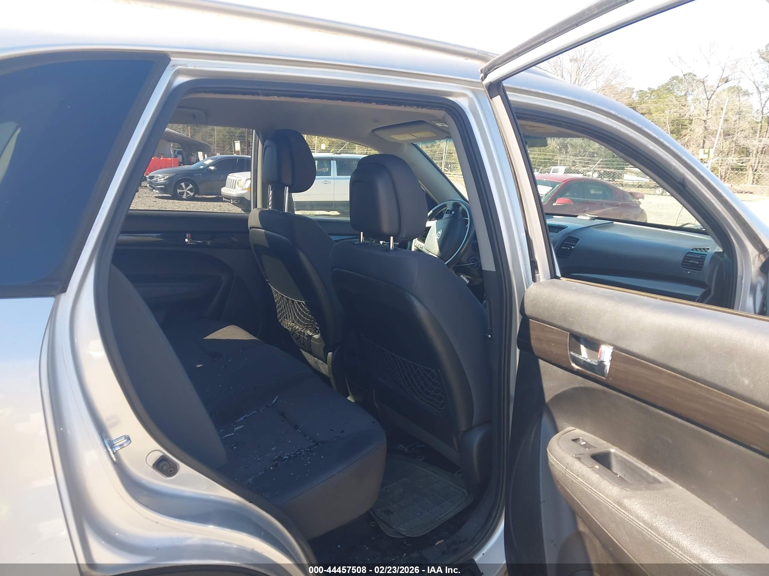 KIA SORENTO image 8