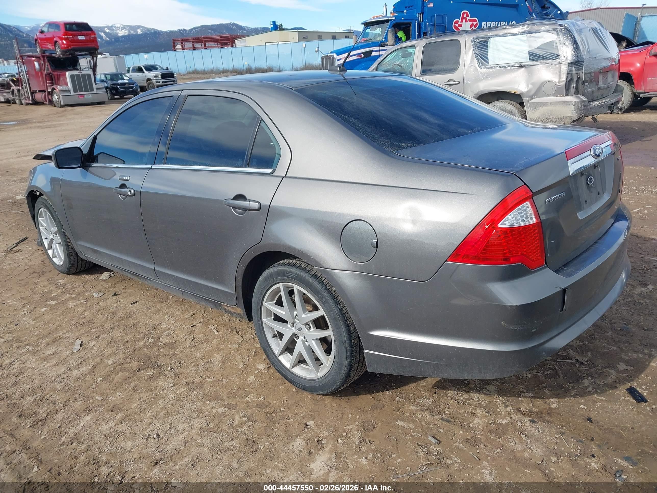 FORD FUSION image 3