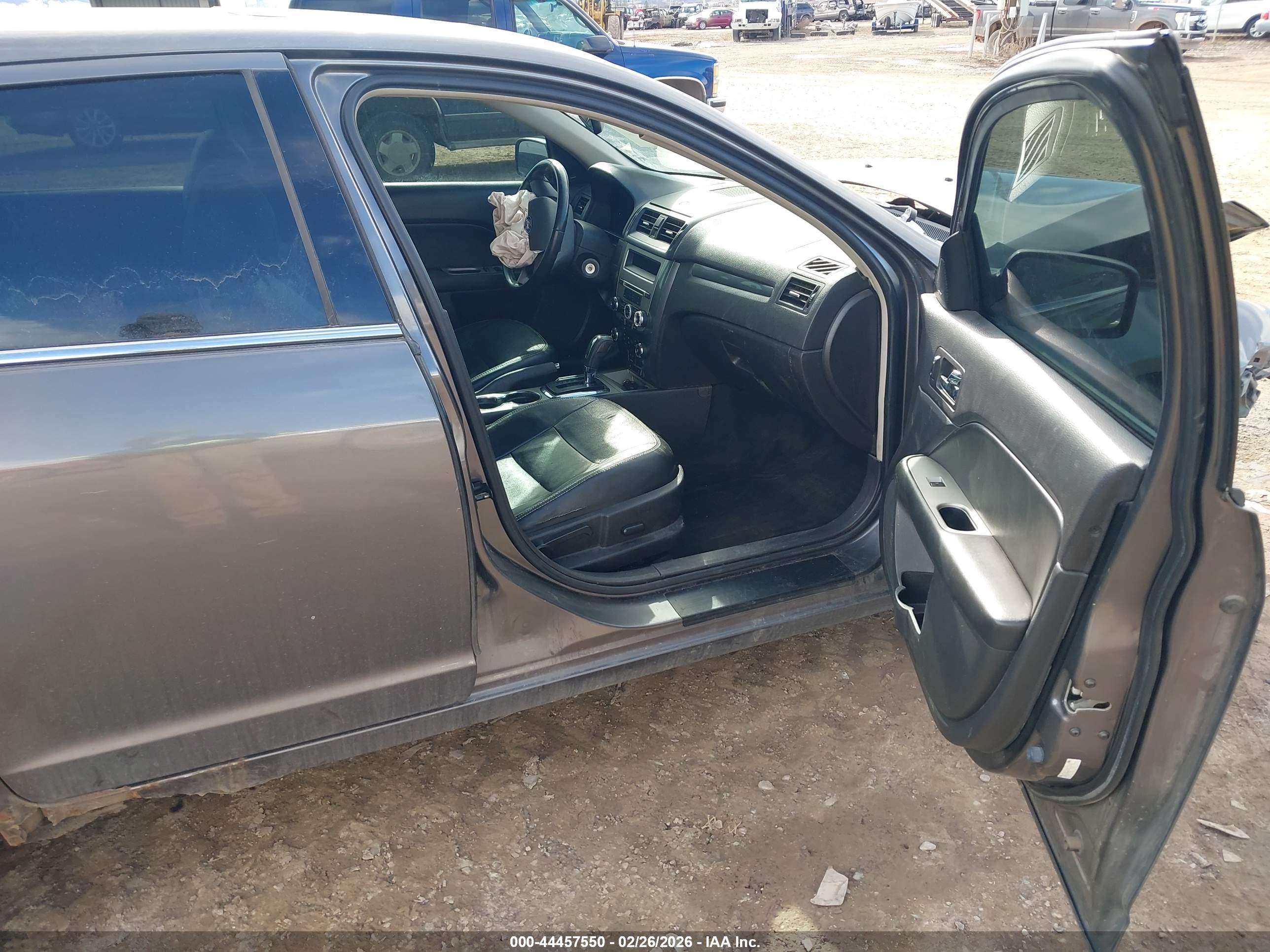 FORD FUSION image 5