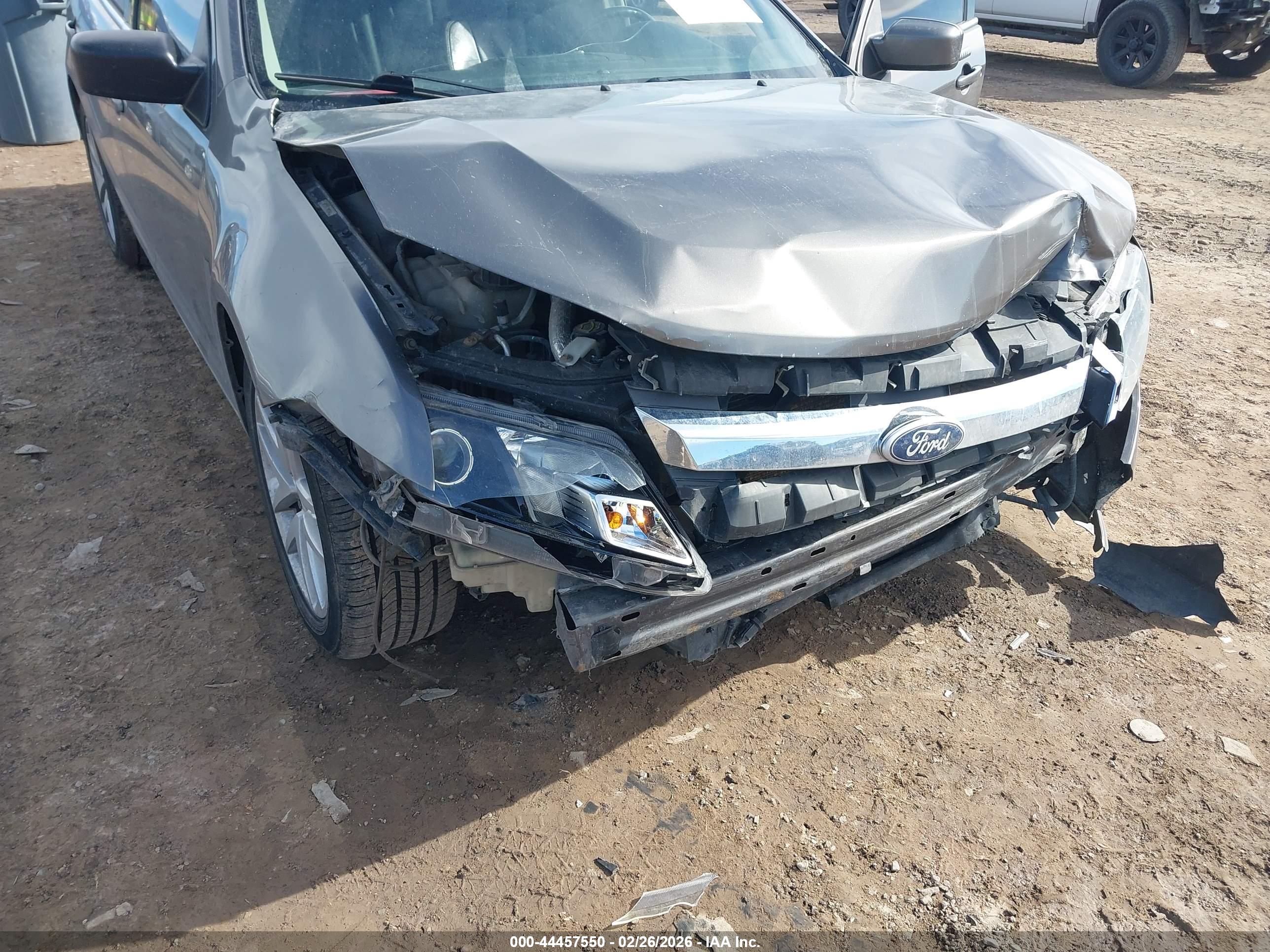 FORD FUSION image 6