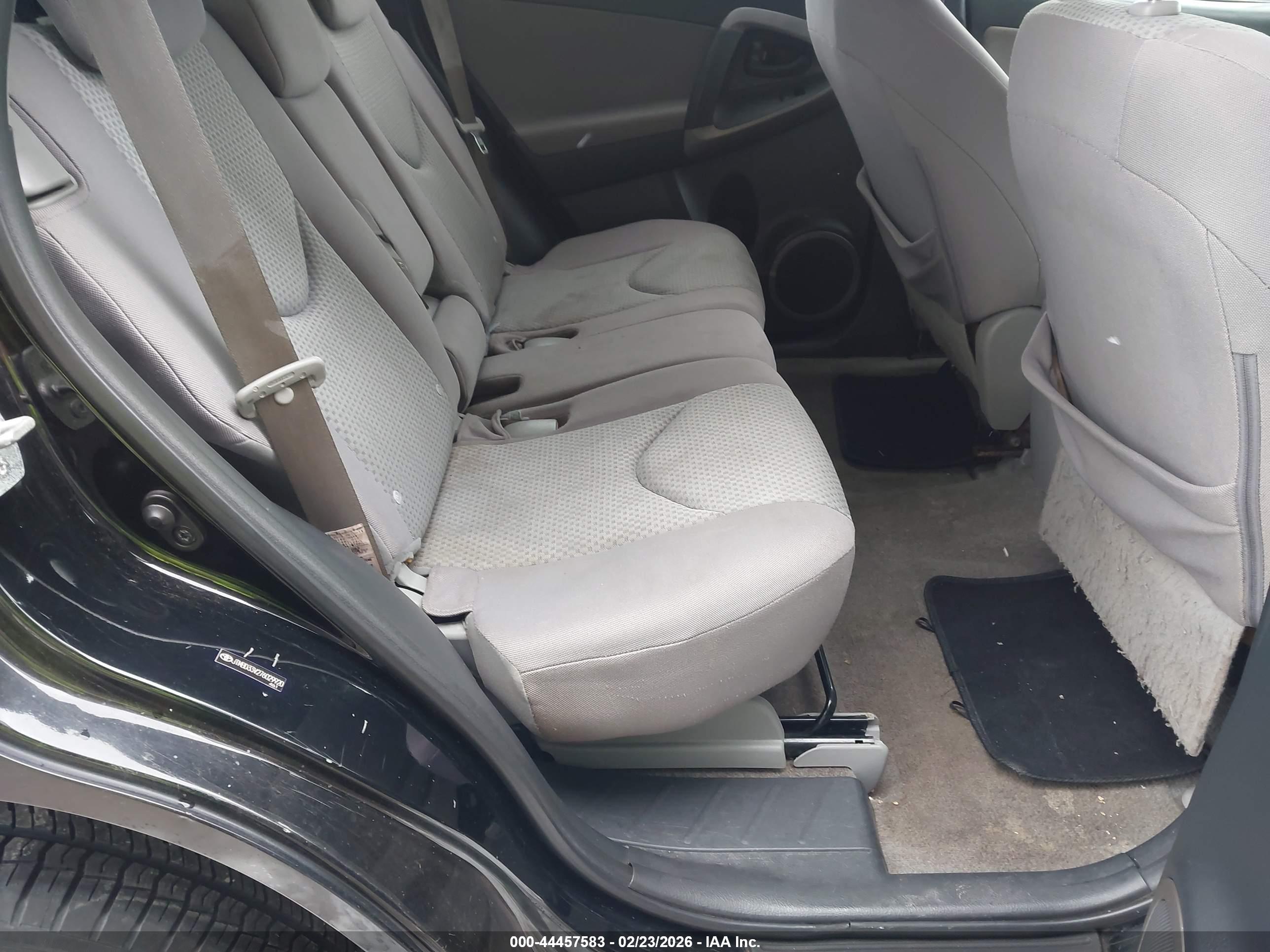 TOYOTA RAV4 image 8