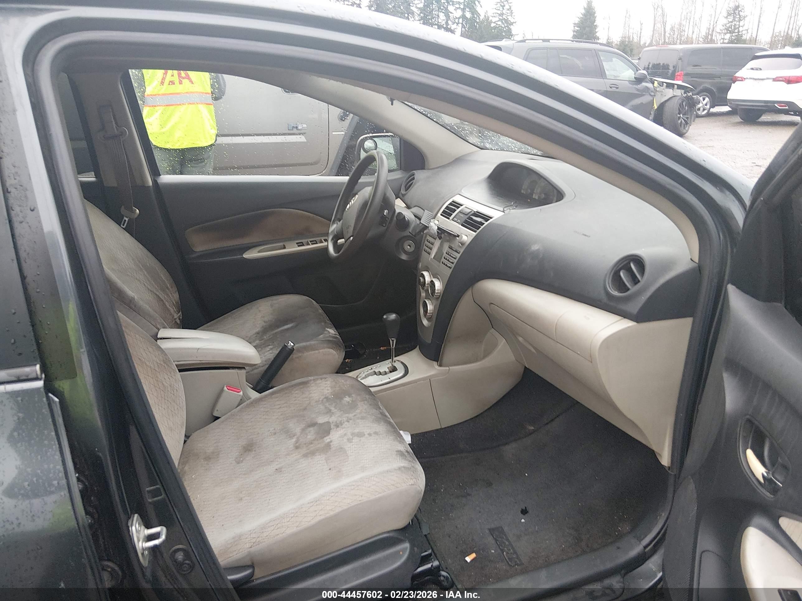 TOYOTA YARIS image 5