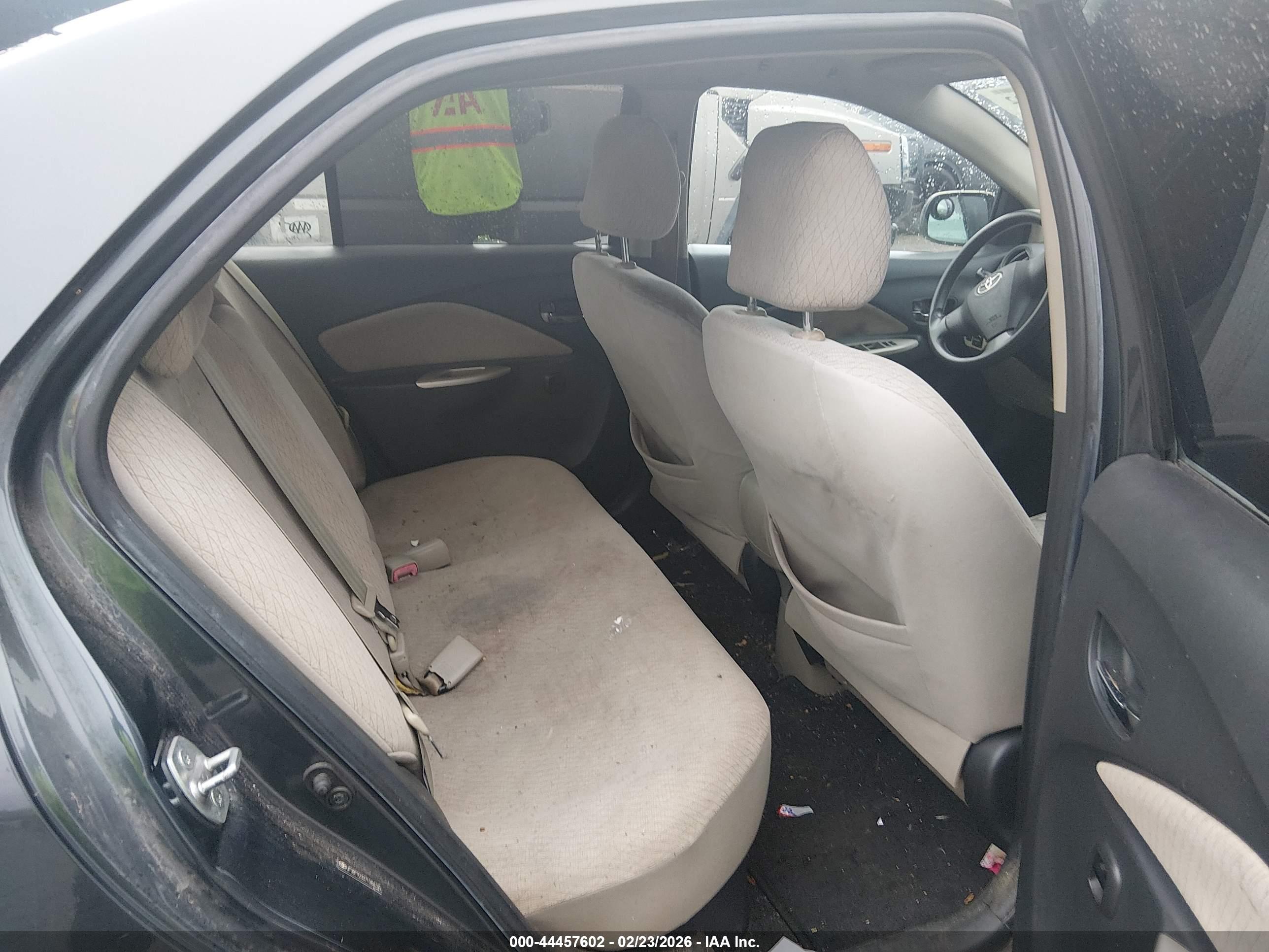 TOYOTA YARIS image 8