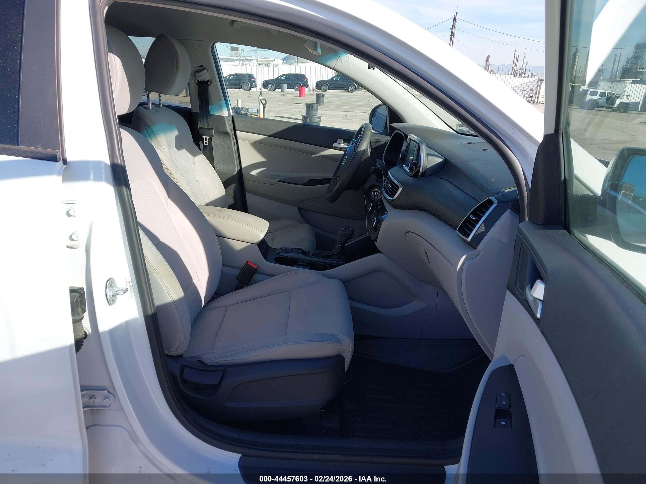 HYUNDAI TUCSON image 5