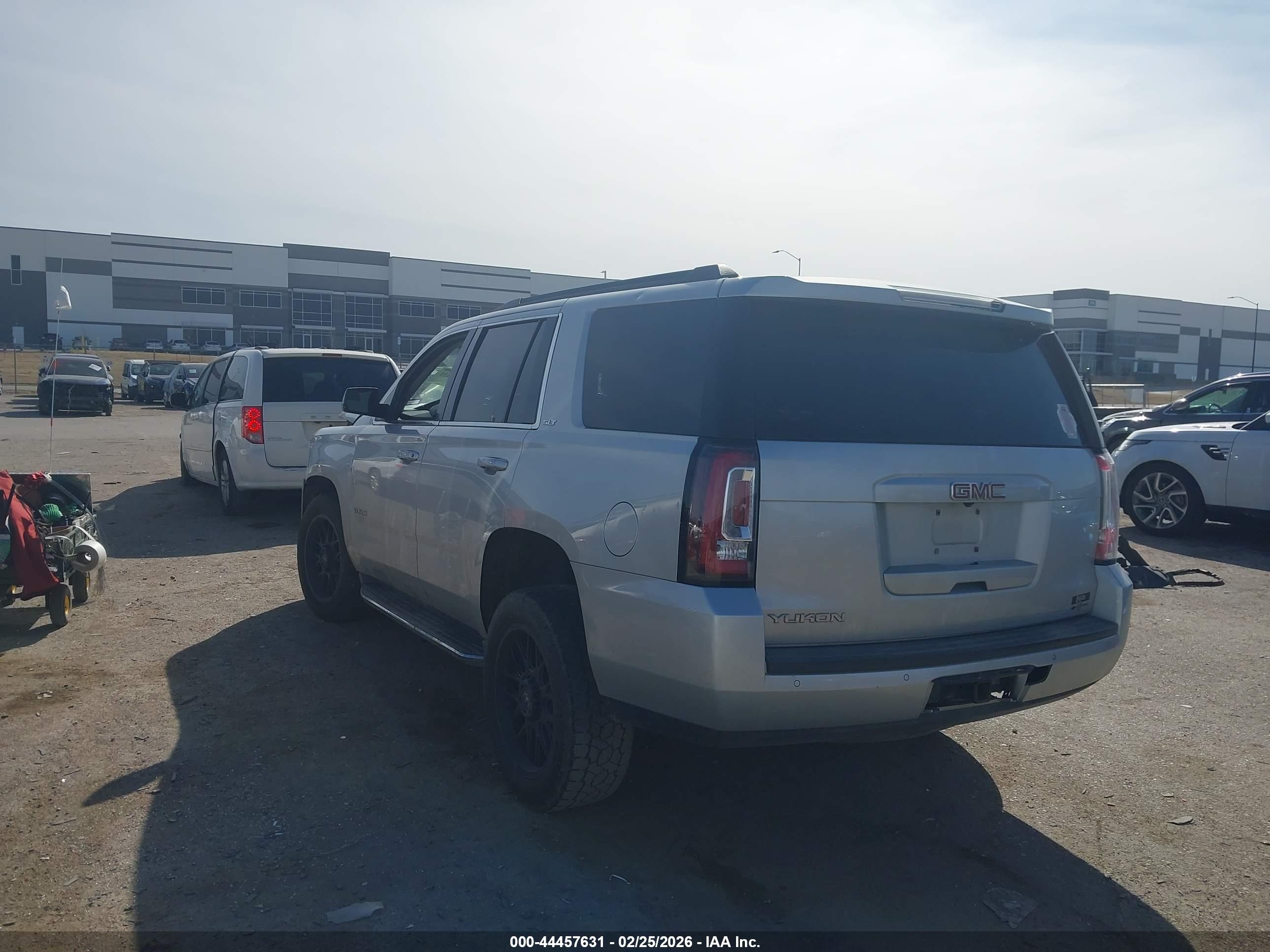 GMC YUKON image 3