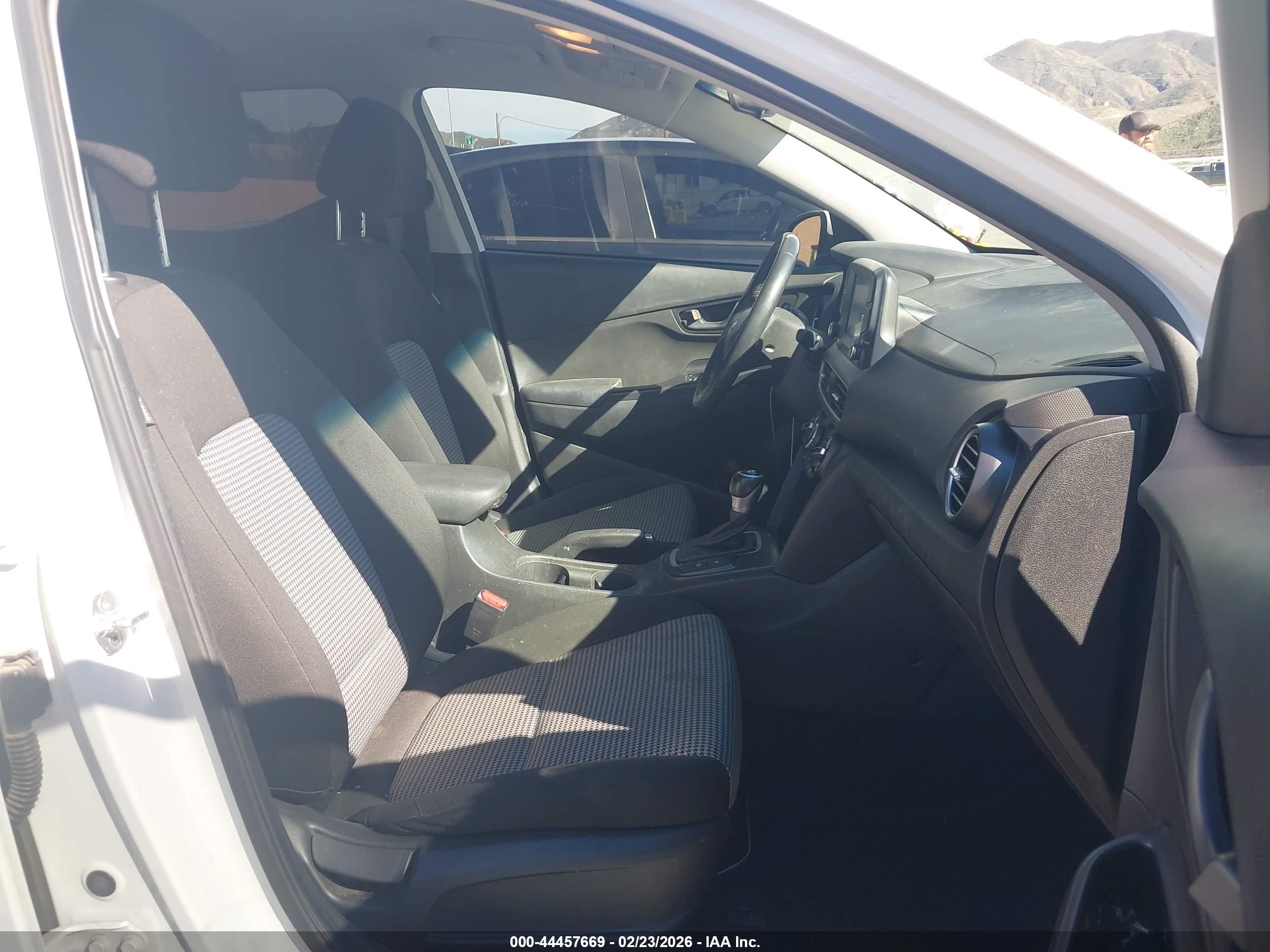 HYUNDAI KONA image 5