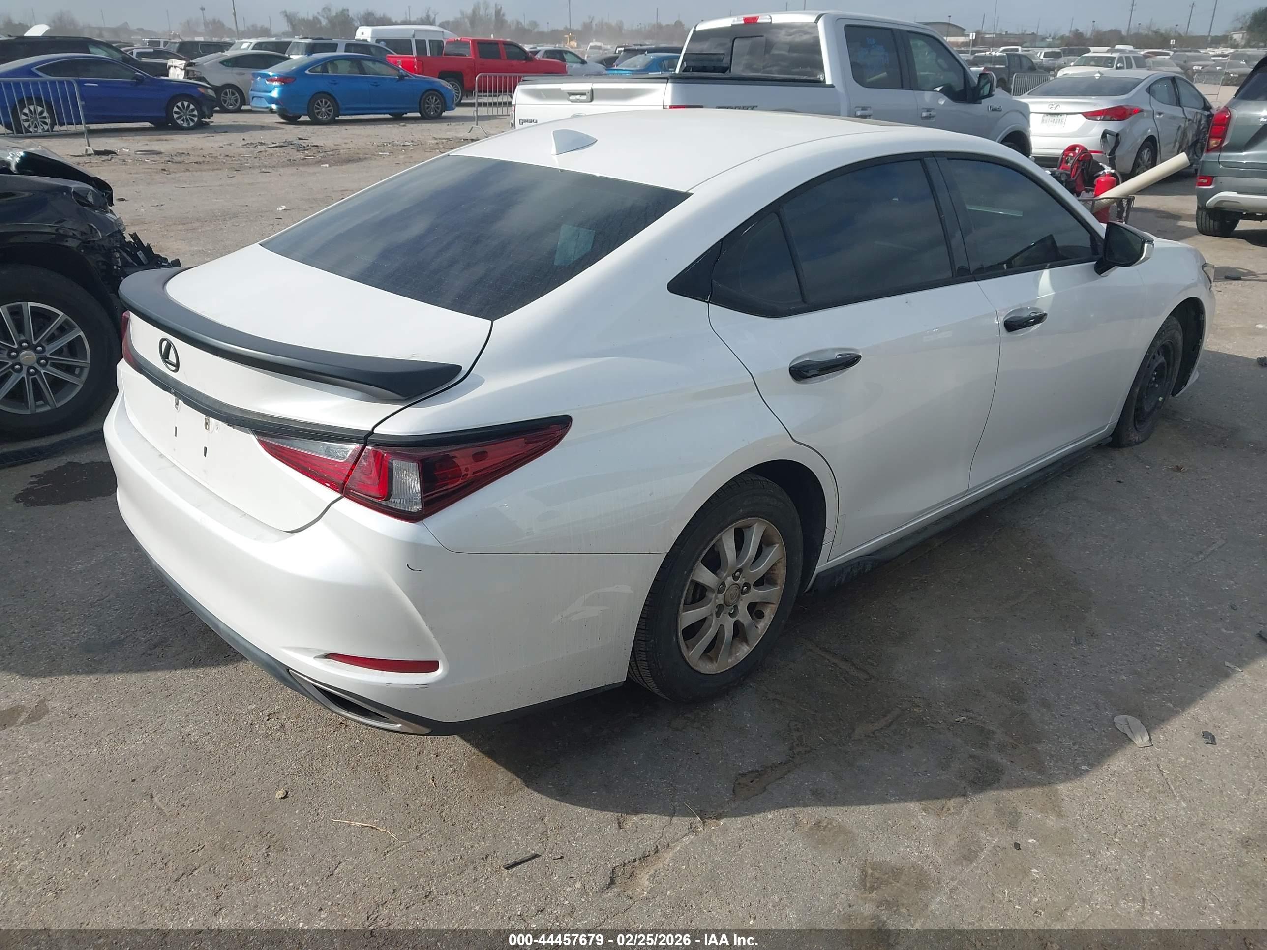 LEXUS ES image 4