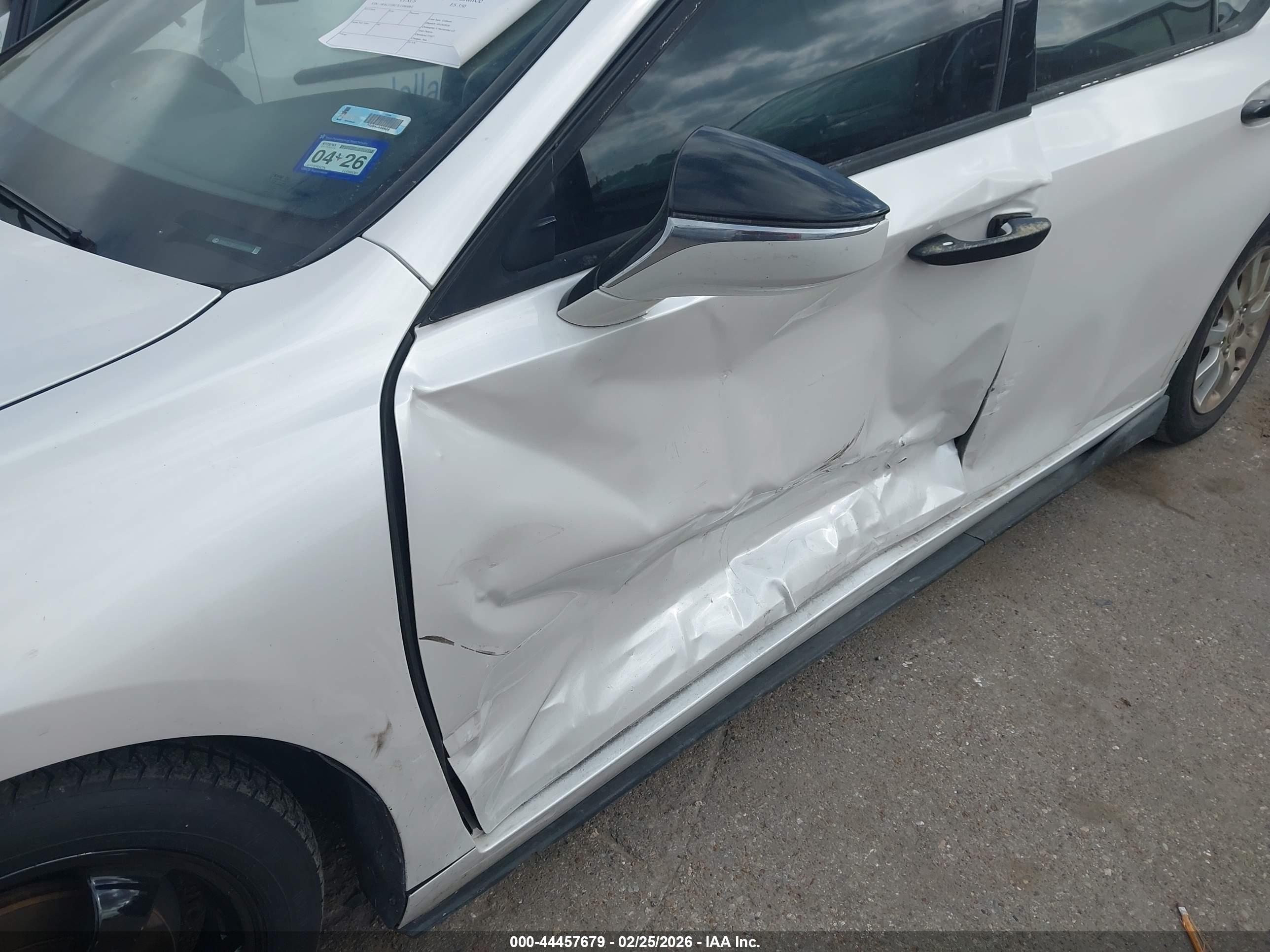 LEXUS ES image 6