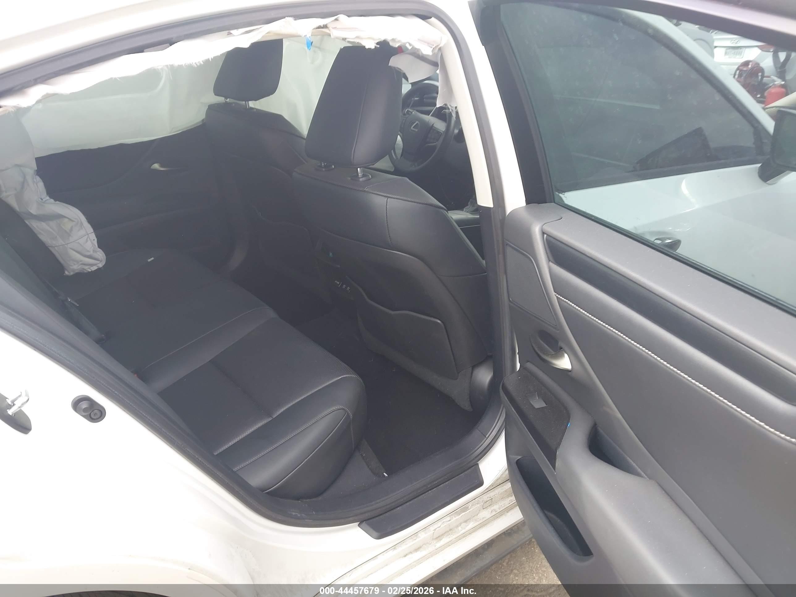 LEXUS ES image 8