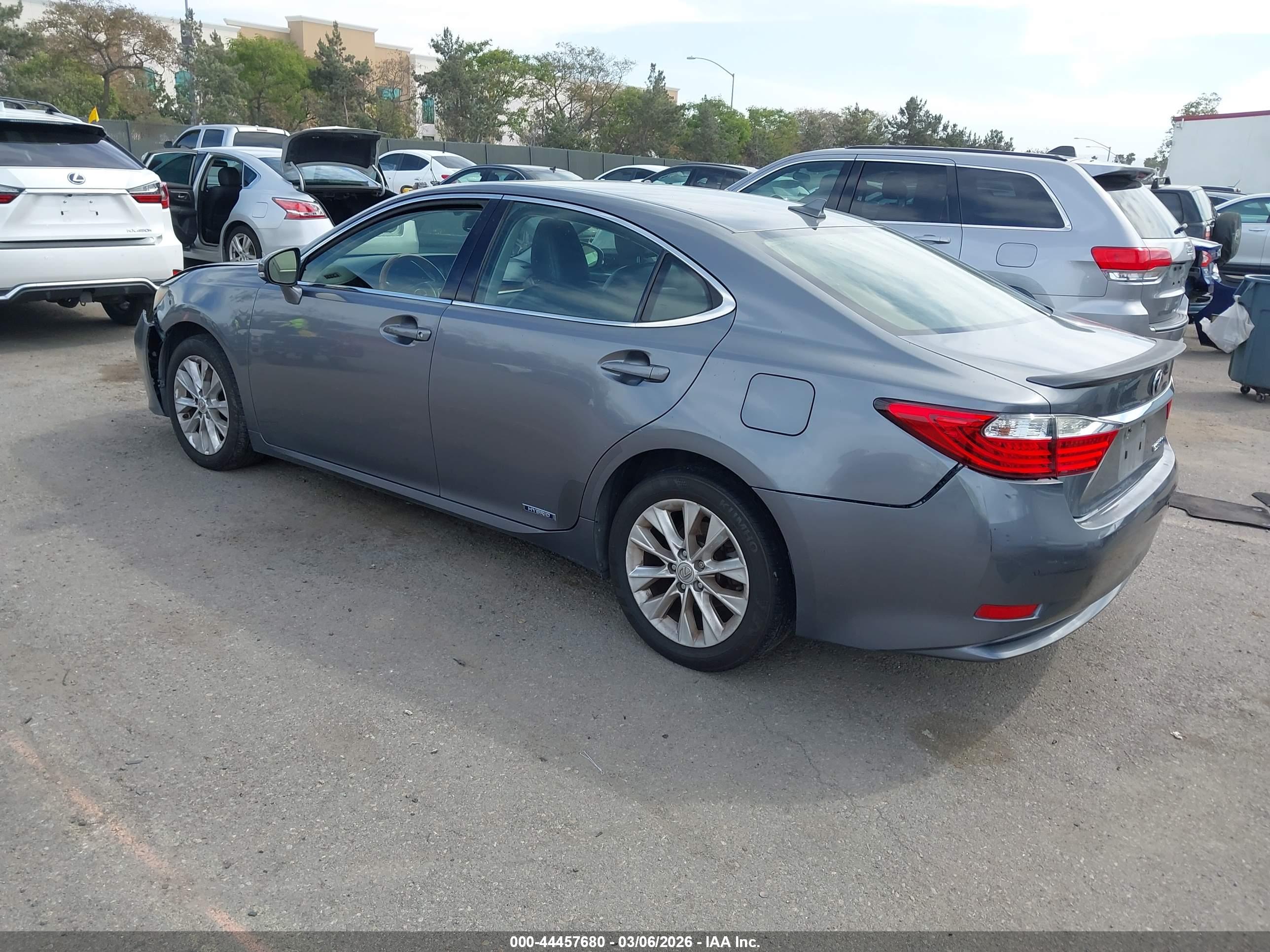 LEXUS ES image 3