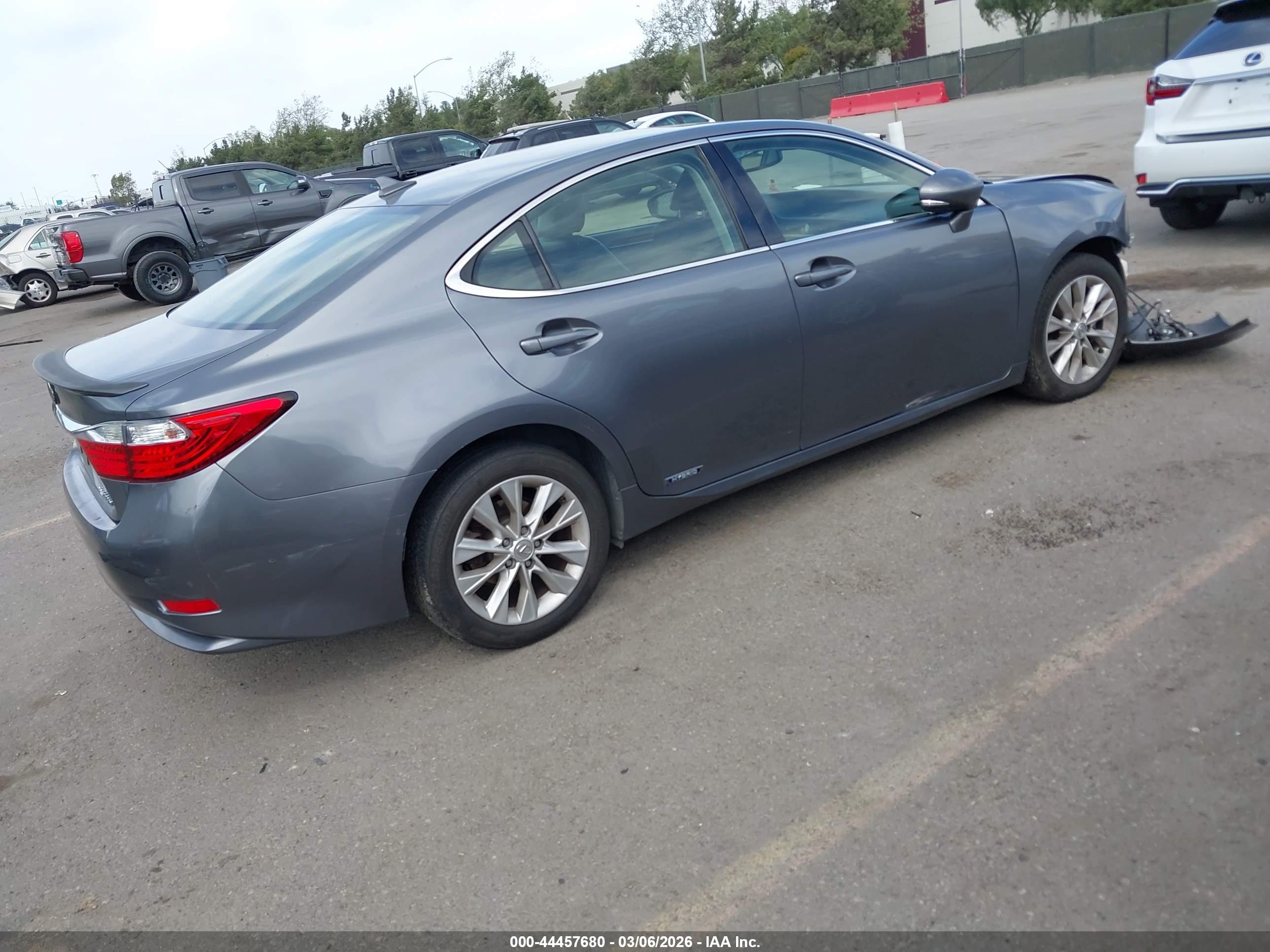 LEXUS ES image 4