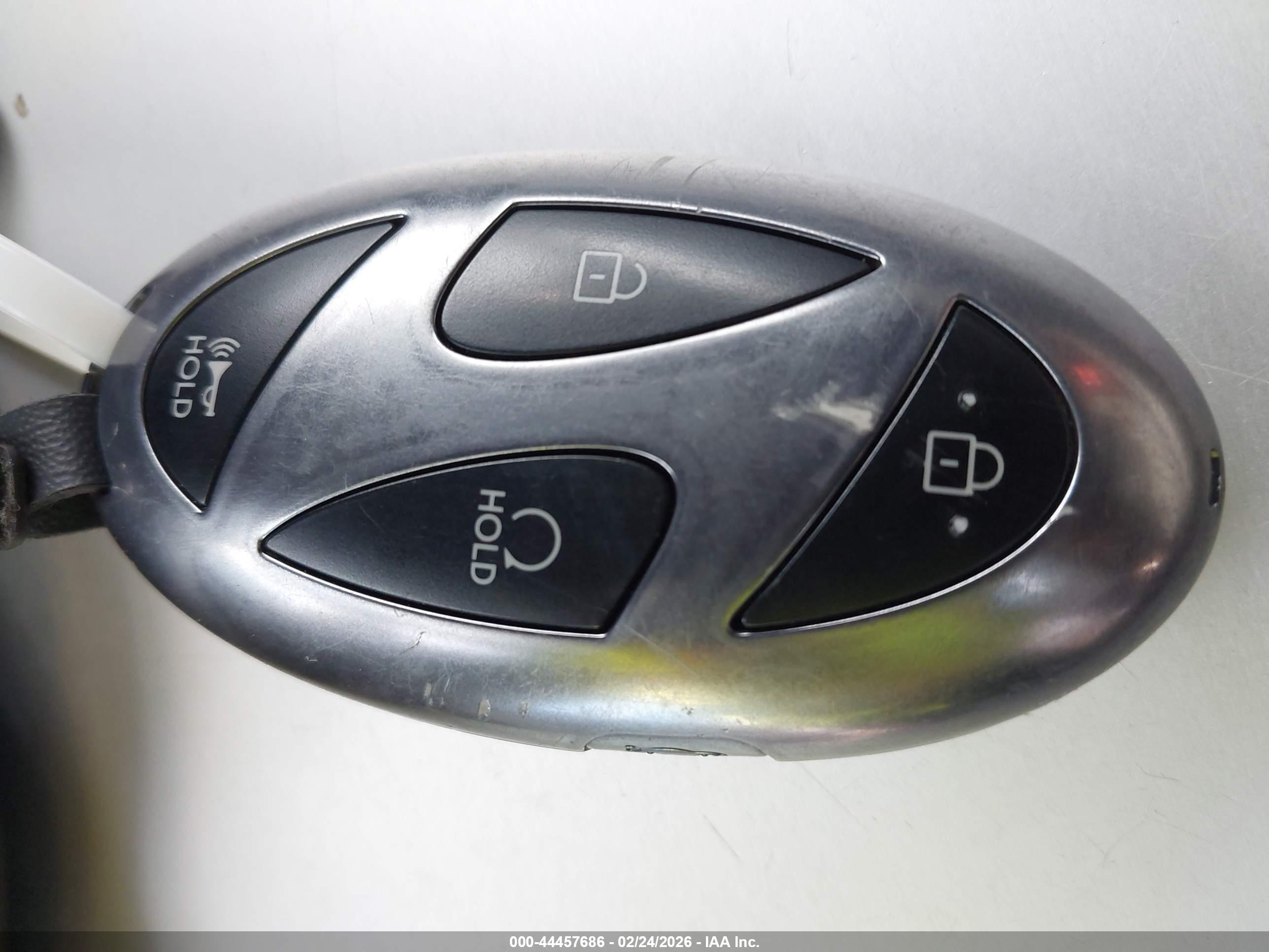 HYUNDAI ELANTRA image 11