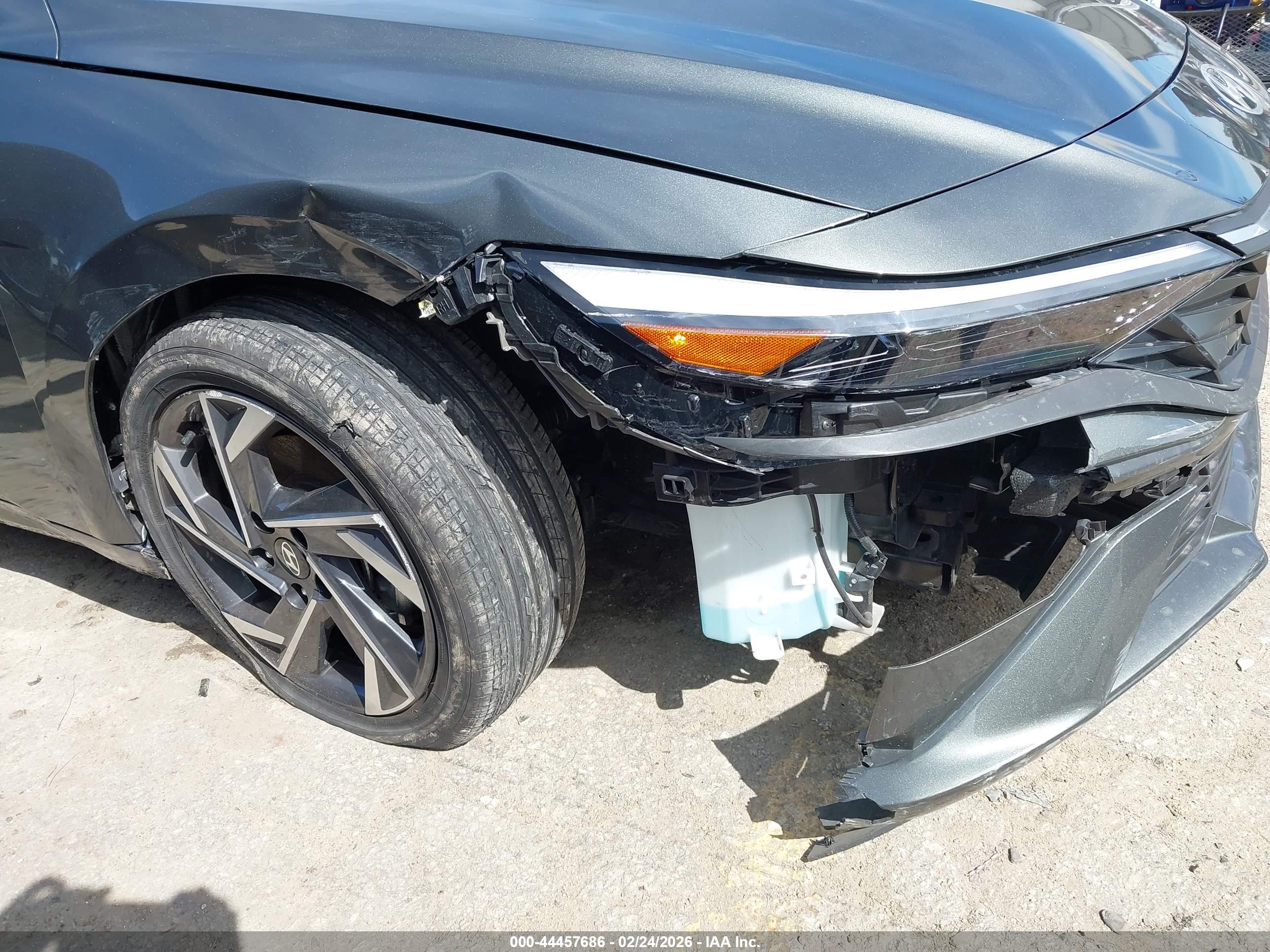 HYUNDAI ELANTRA image 6