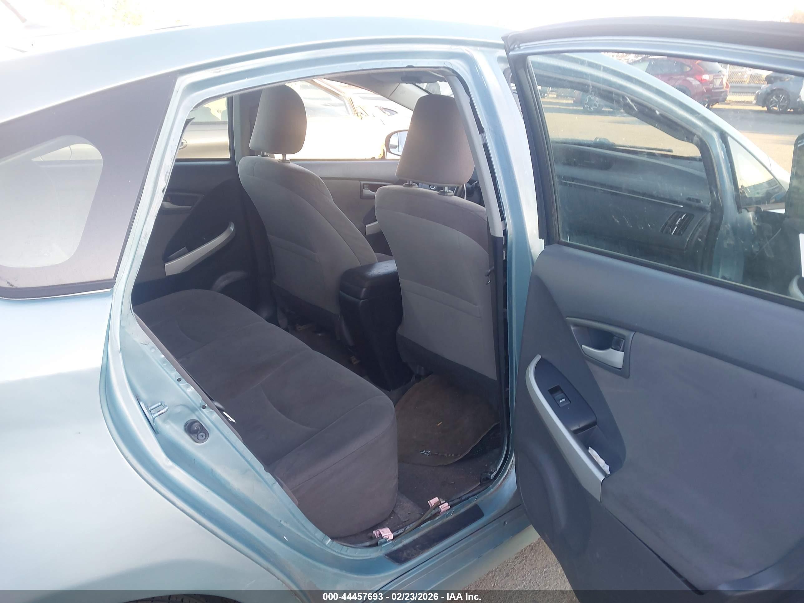 TOYOTA PRIUS image 8
