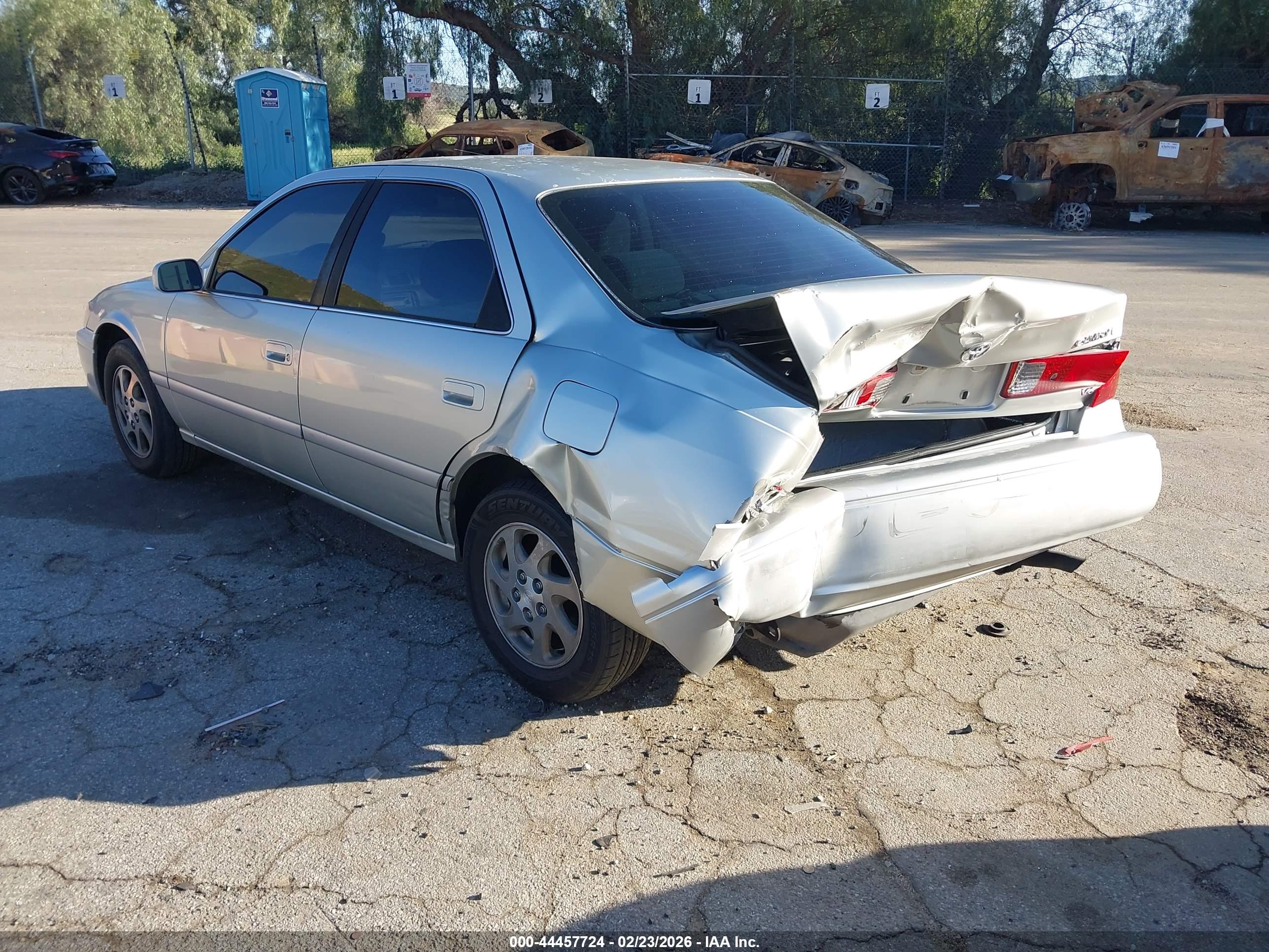 TOYOTA CAMRY image 3
