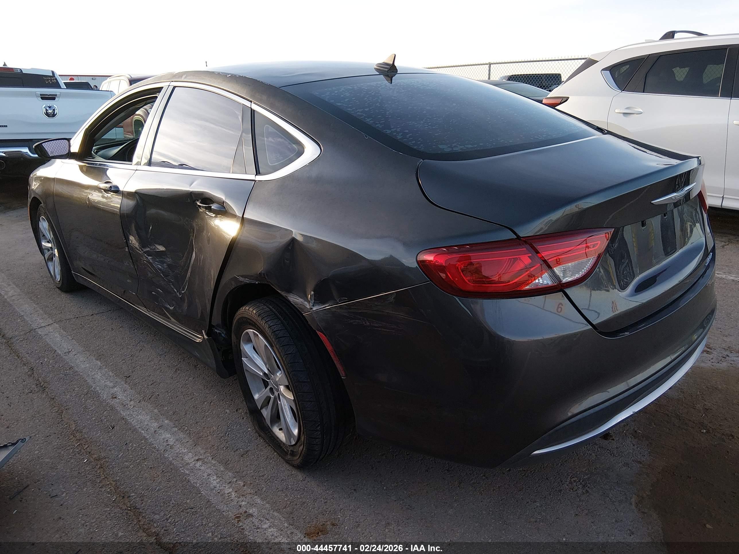 CHRYSLER 200 image 3