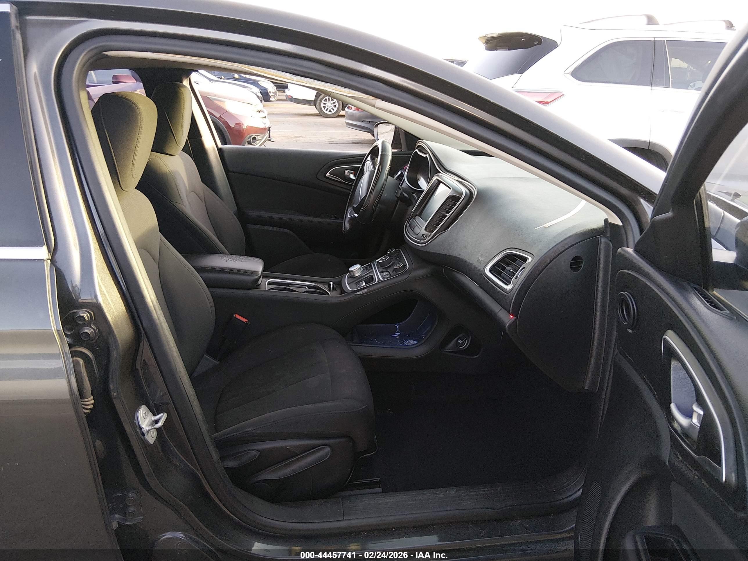 CHRYSLER 200 image 5